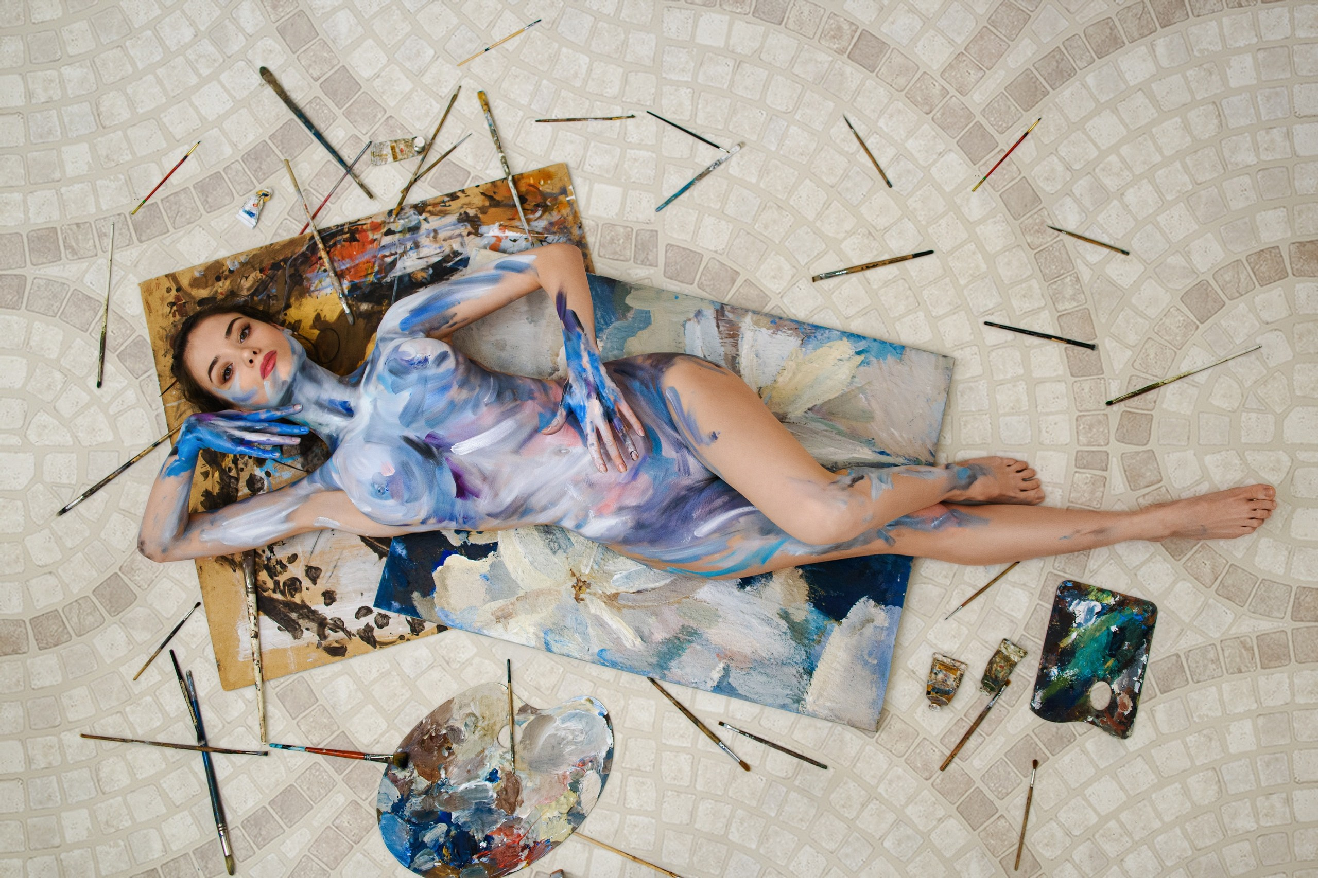 Шикарная Бодиарт фотосессия. Компания и фотошкола по созданию контента в Москве