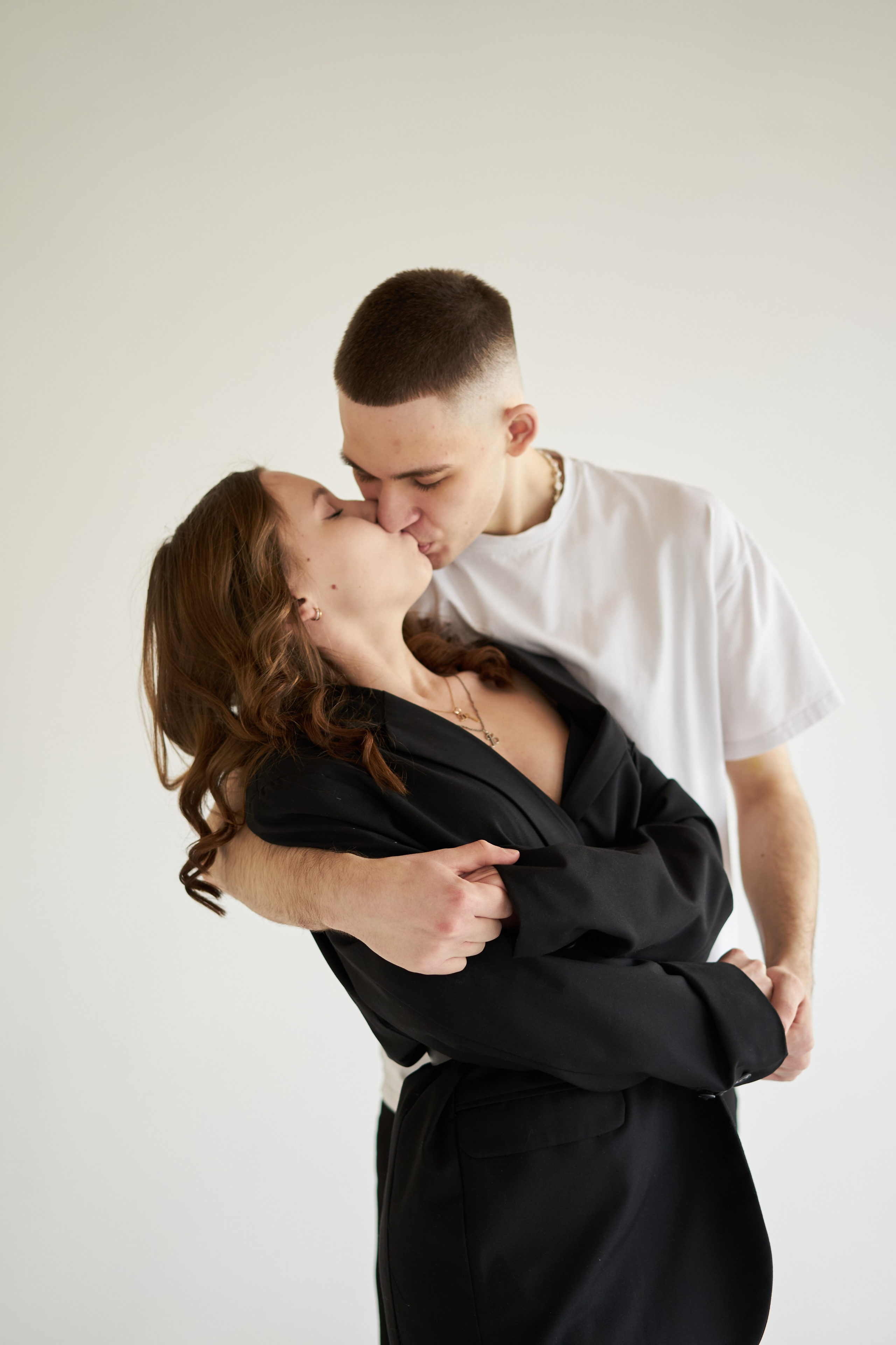 Влюбленные фотосессия в студии. Фотограф Екатеринбург Кокшарова Александра