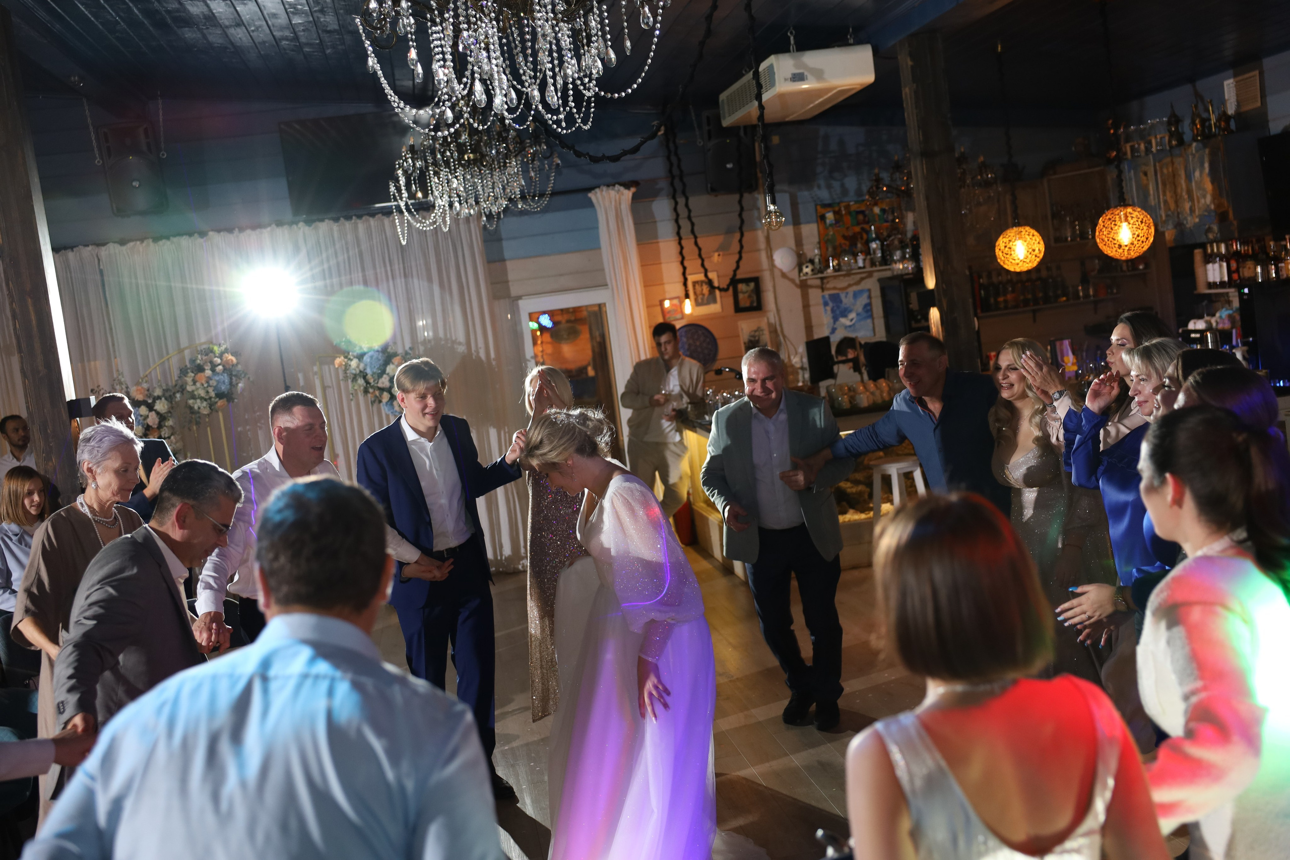 𝒜𝓇𝓉𝑒𝓂 & 𝐿𝓎𝓊𝓈𝓎𝒶 (𝓇𝑒𝓈𝓉𝒶𝓊𝓇𝒶𝓃𝓉). 𝑀𝑜𝓈𝒸𝑜𝓌. Свадебный фотограф в Санкт-Петербурге