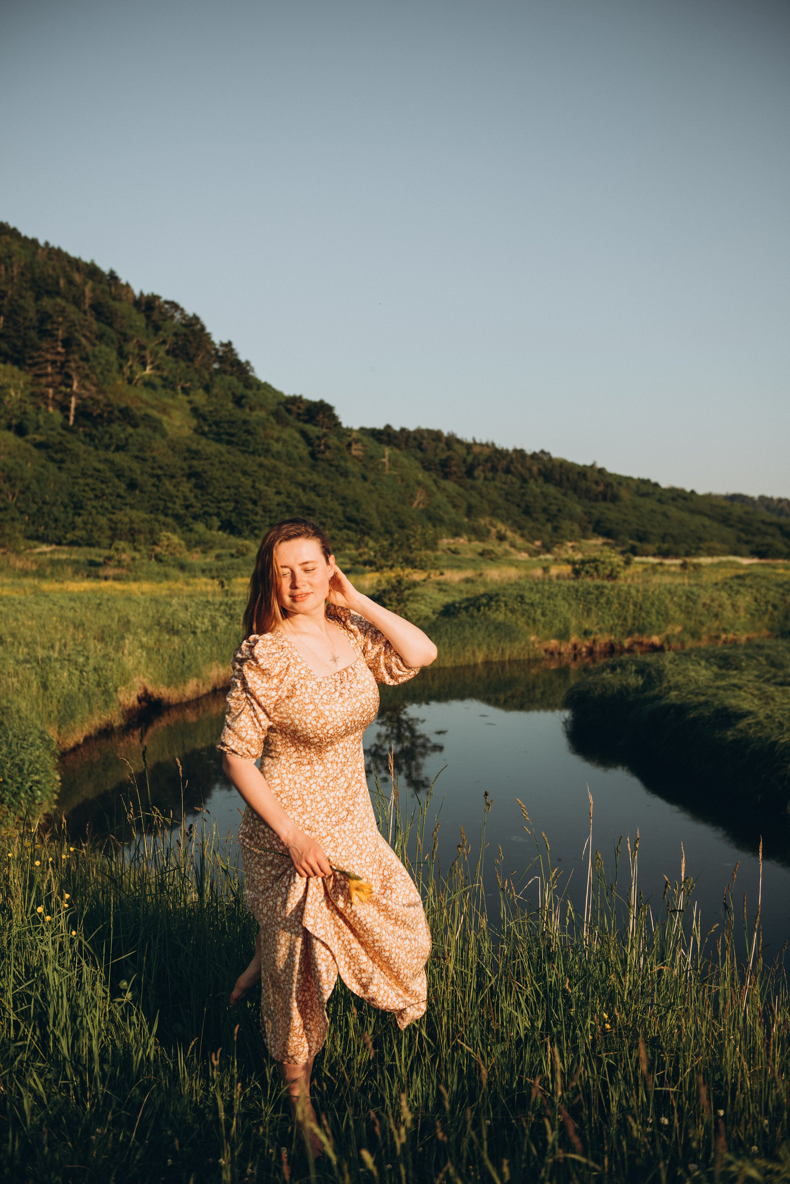 Маша в поле люпинов. Ирина Метелица фотограф на Шикотане