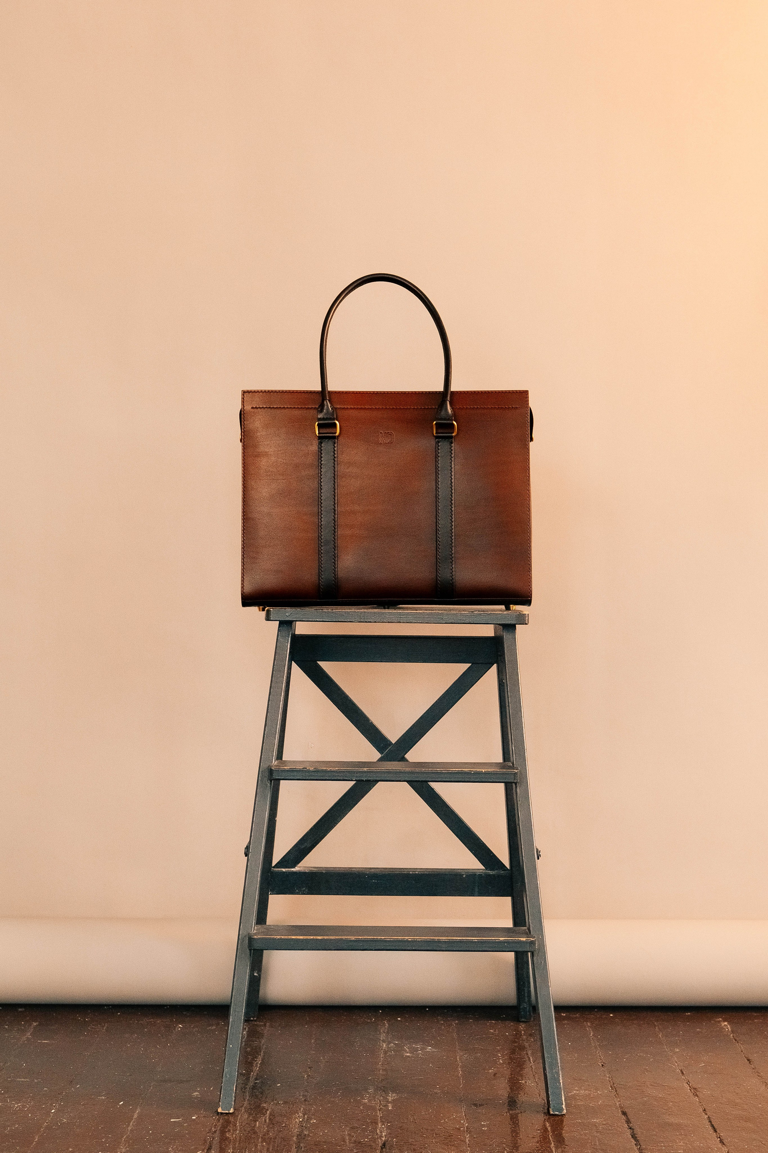 Анна Гречаная и изделие Дана Настаса 💼. Фотограф Ольга Крукле