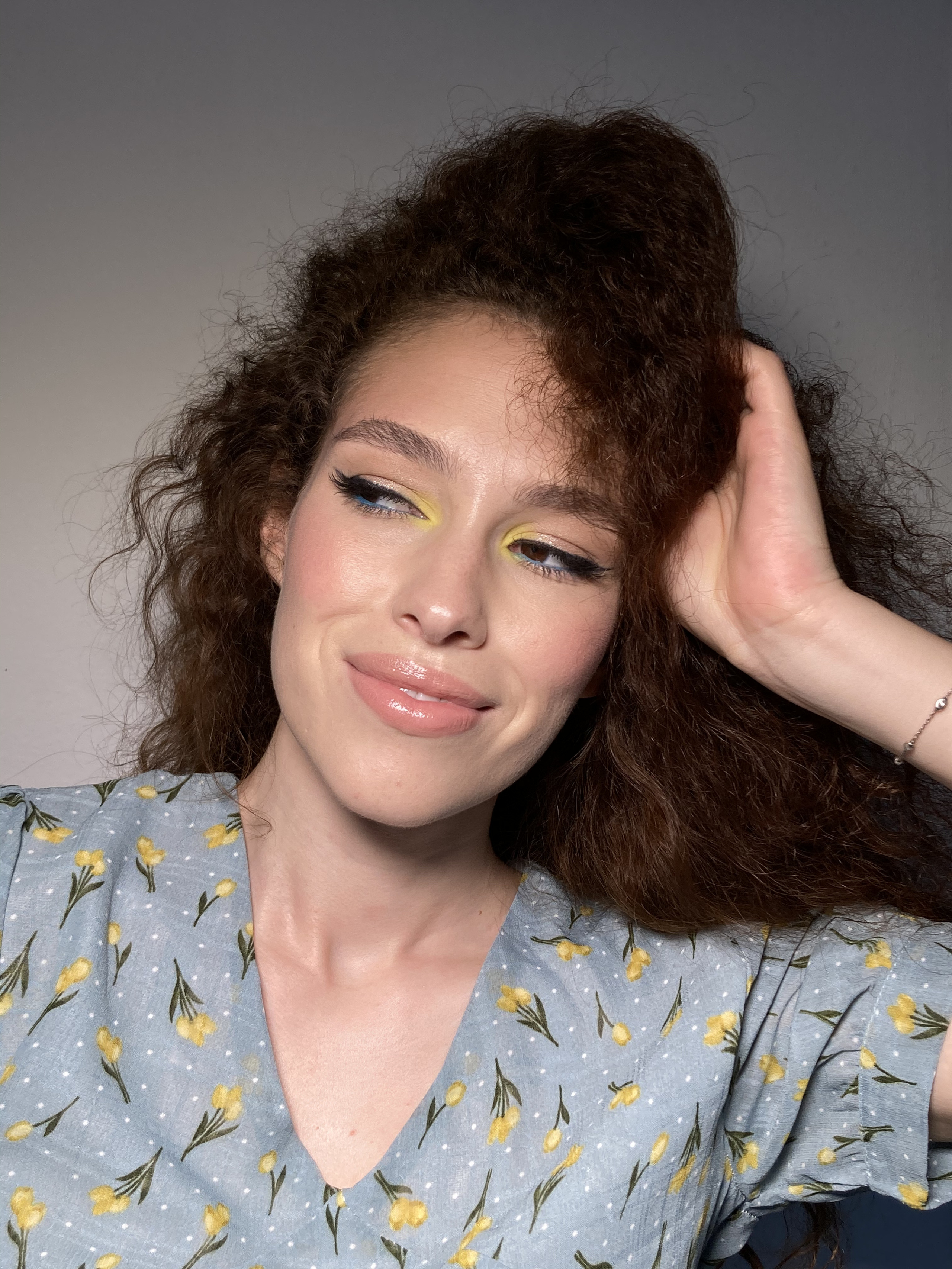 Макияж для вечерней вечеринки с неоновыми цветами