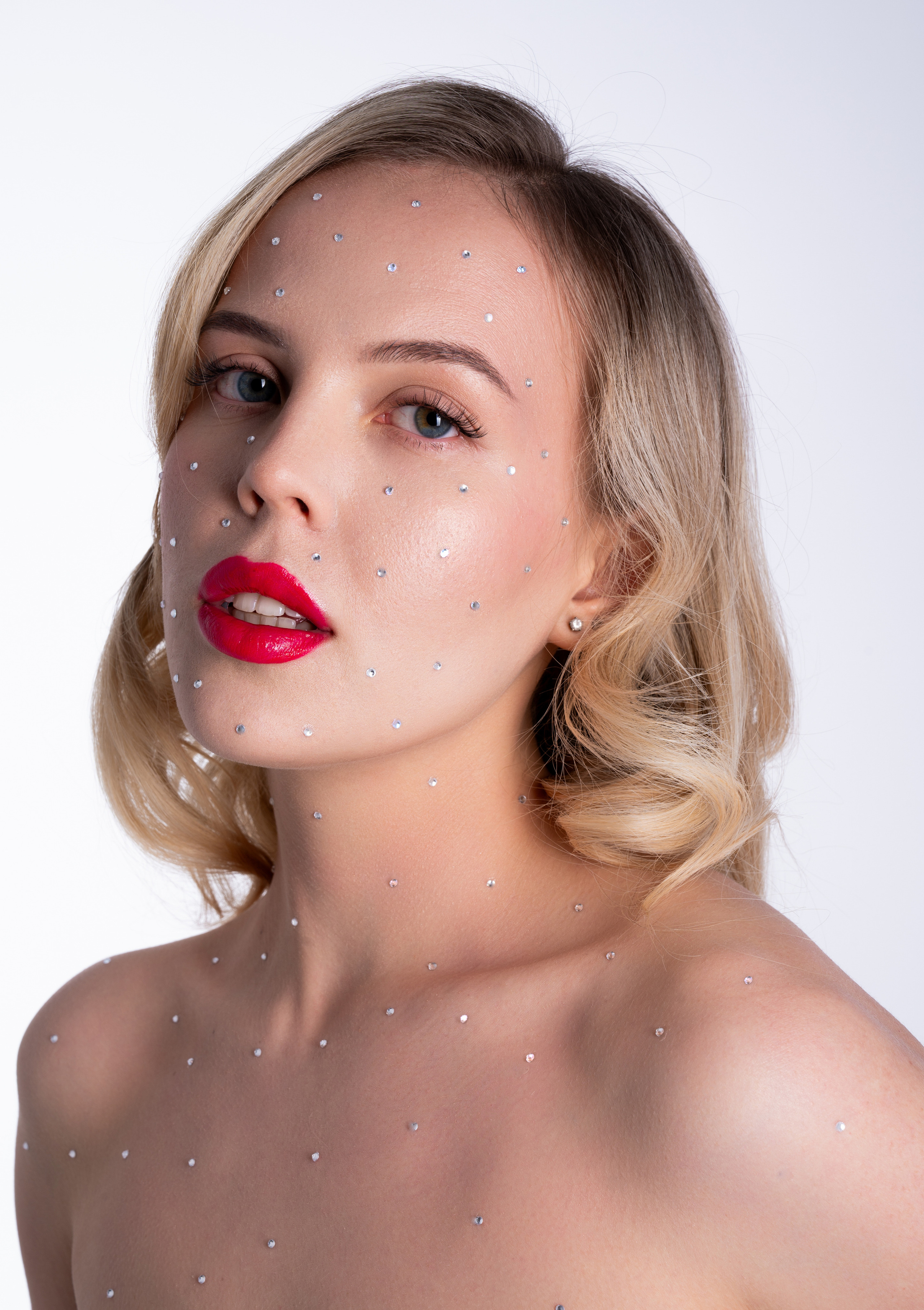 Арт — макияж в москве. СВАДЕБНЫЙ ВИЗАЖИСТ-СТИЛИСТ В МОСКВЕ ПРИЧЕСКИ МАКИЯЖ БРОВИ ВЫЕЗД