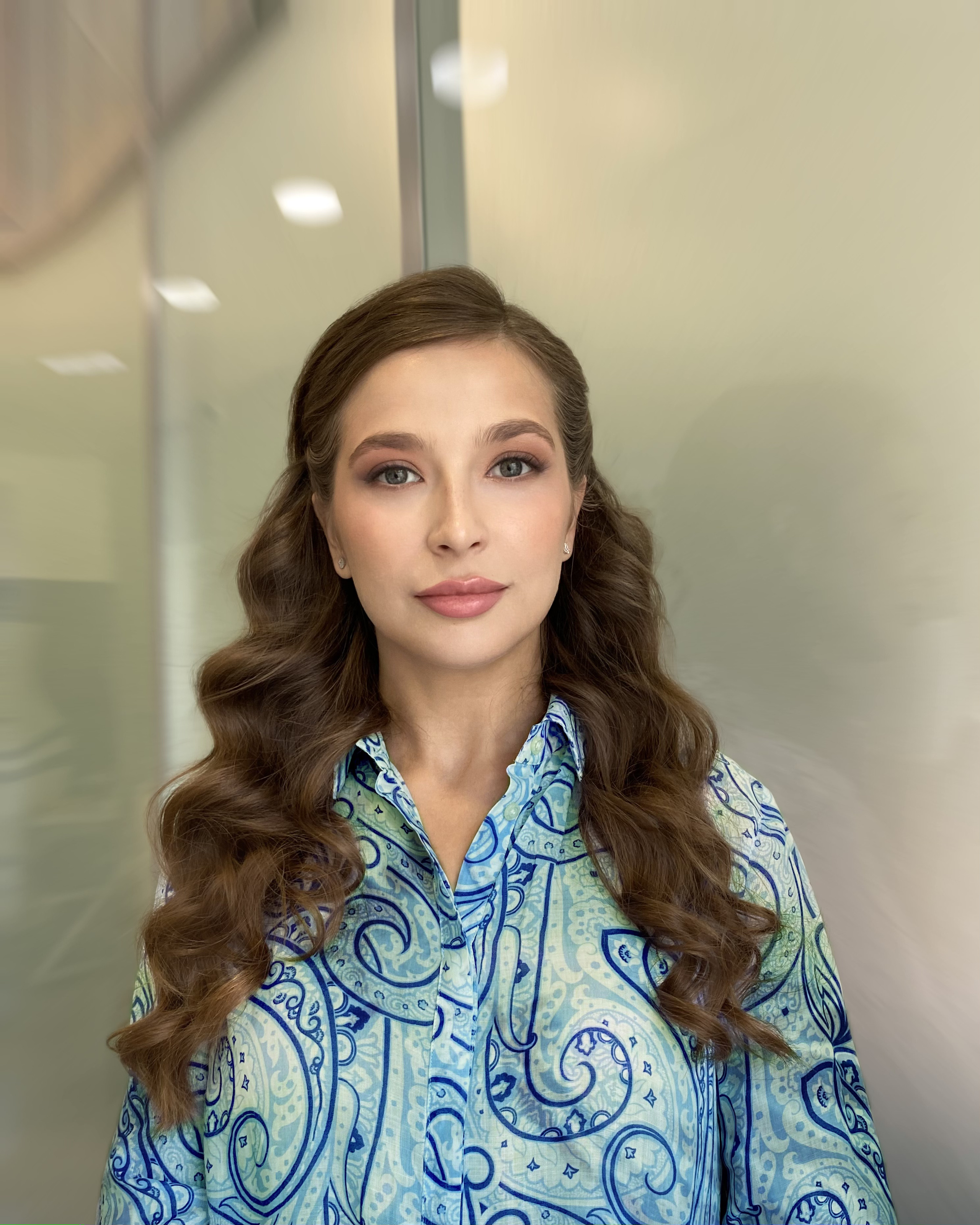 Вечерний макияж с глубокими розовыми тенями