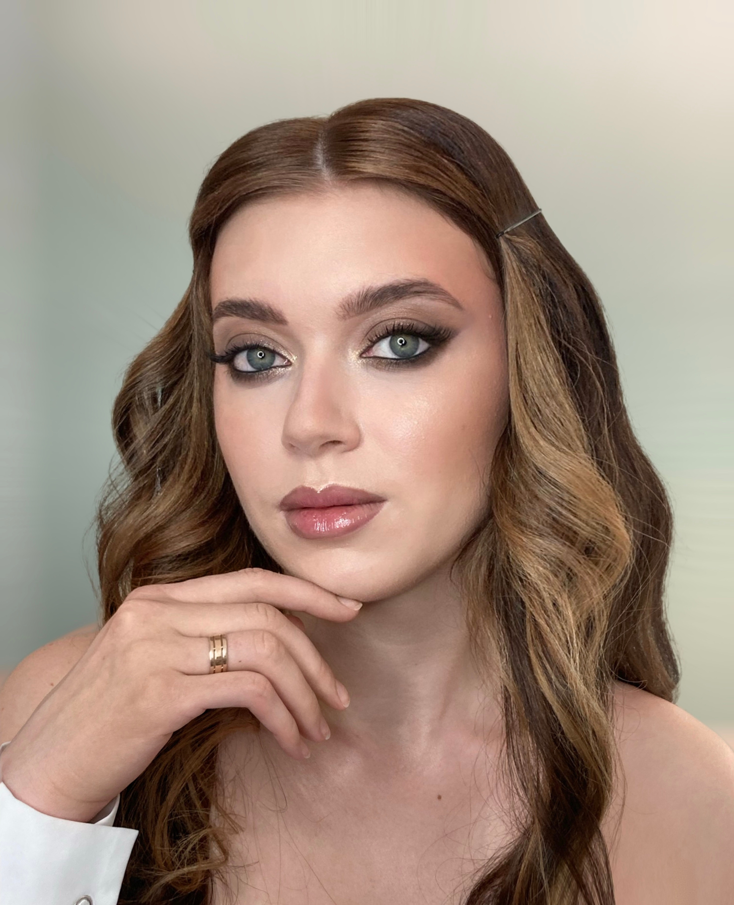 Макияж для вечера с блестящим хайлайтером