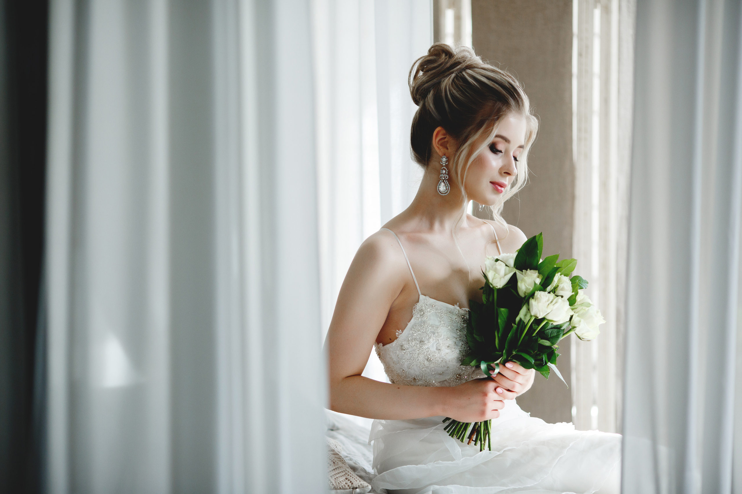 Макияж невесты с акцентом на блеск и свежесть кожи москва