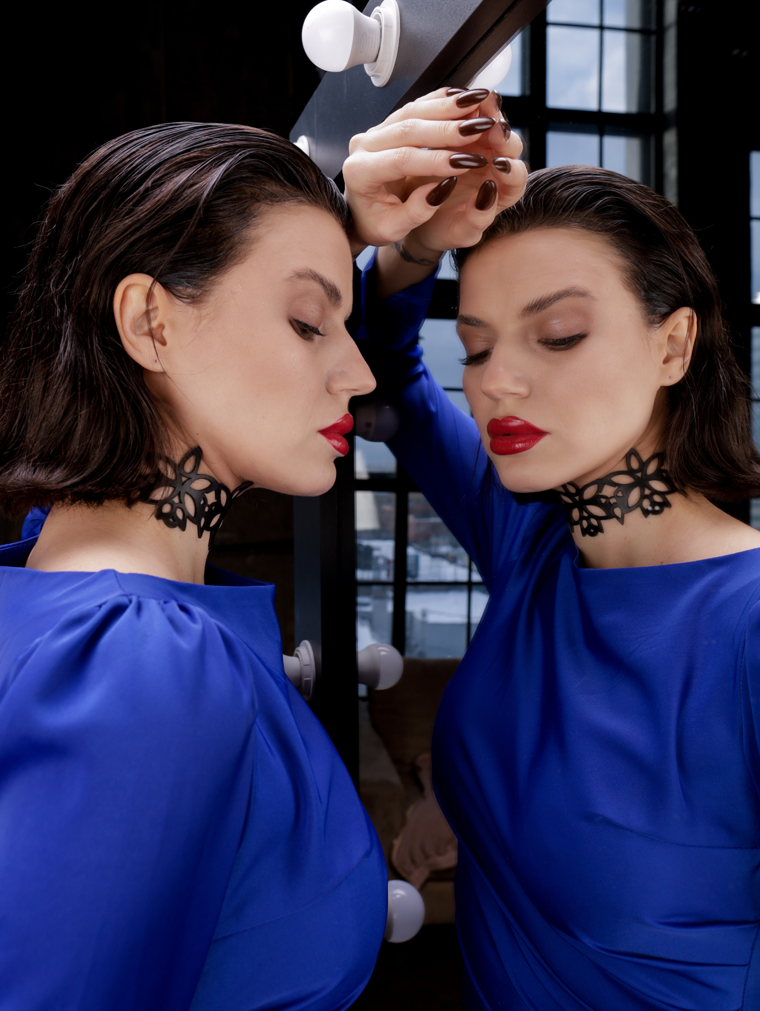 Сексуальный вечерний макияж с акцентом на сияющие губы