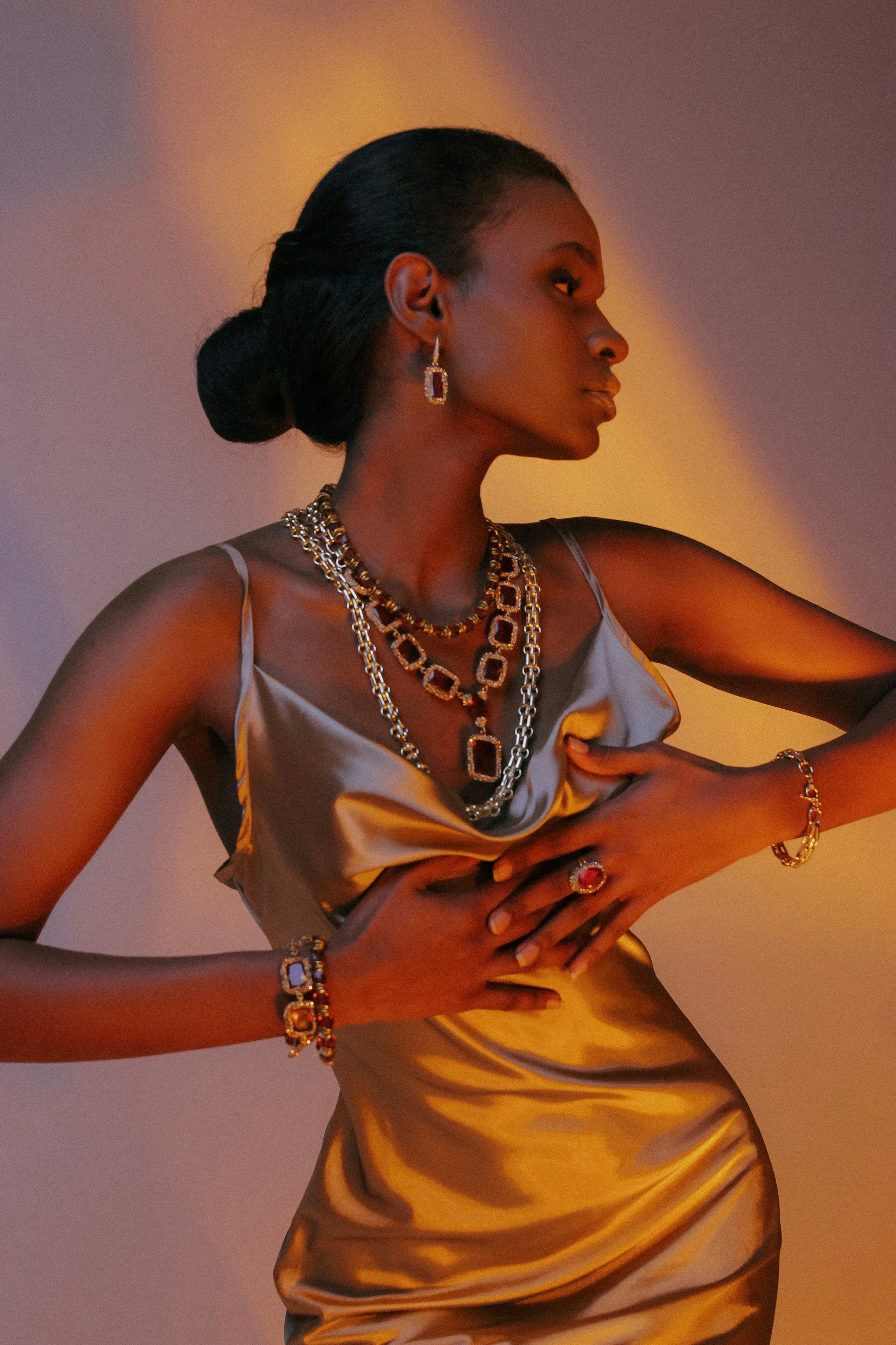 Креативные макияжные эксперименты: смешение цветов и форм