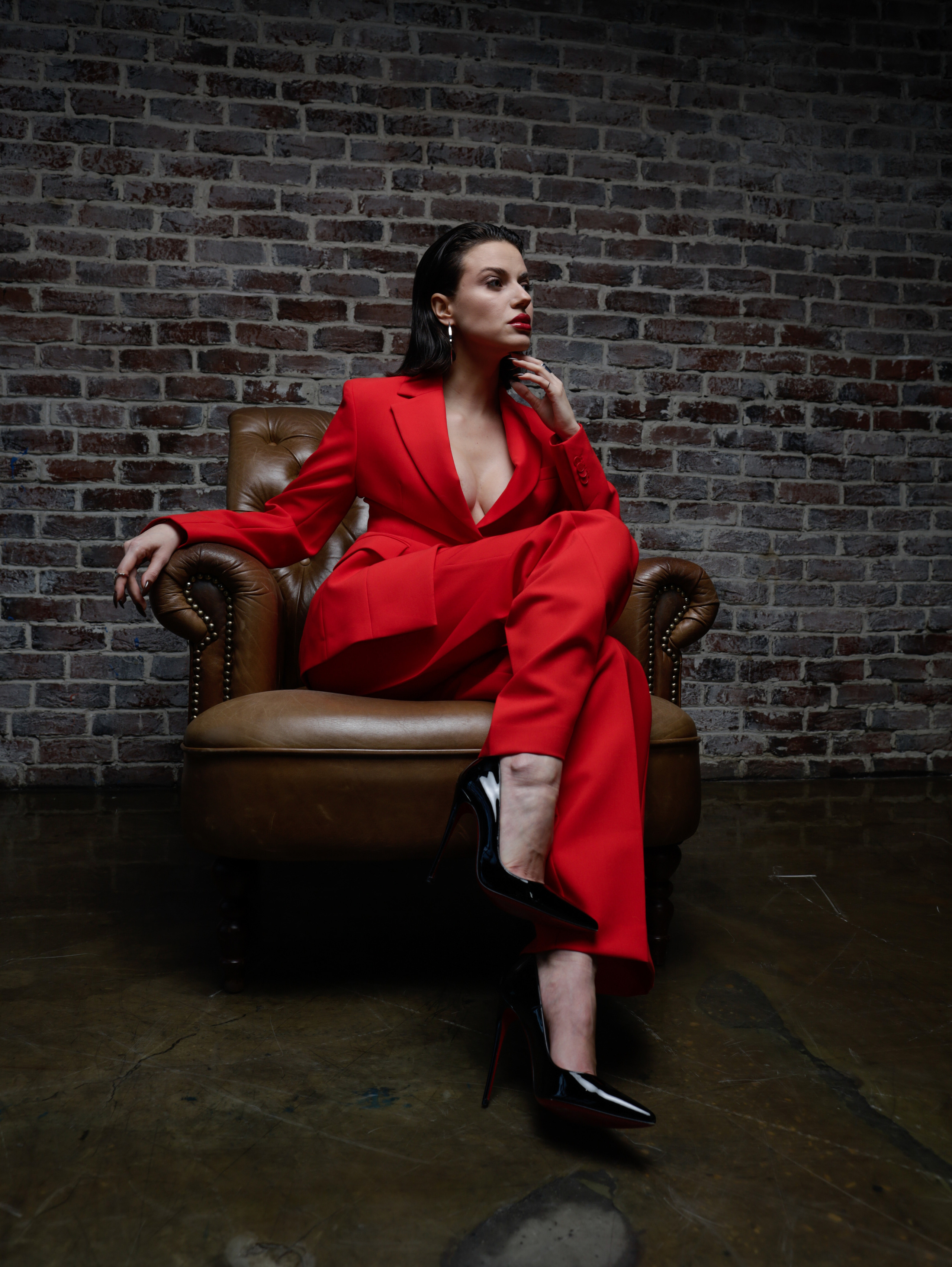 Алые губы макияж яркий и сексуальный для девушки в красном