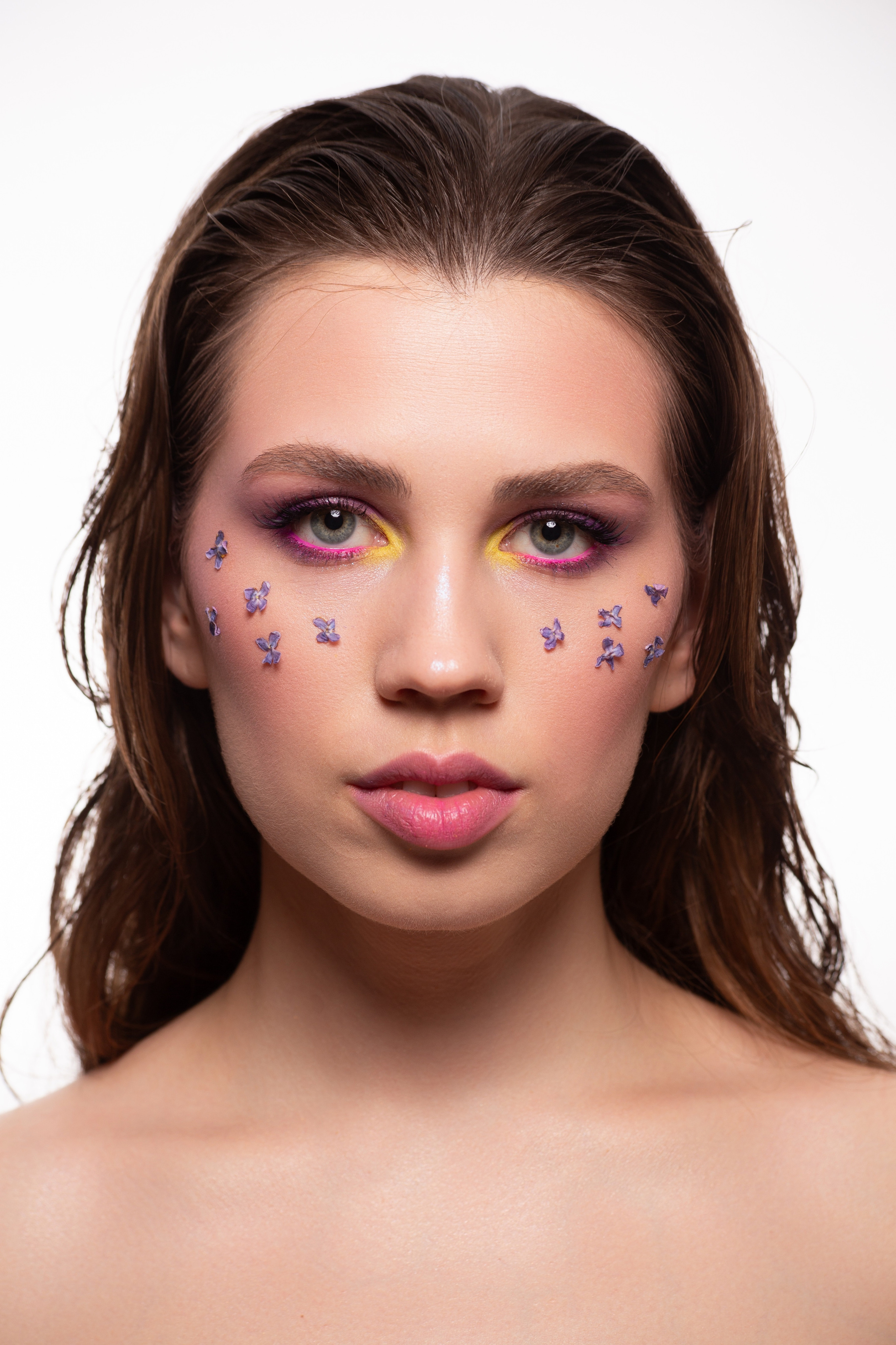 Арт — макияж в москве. СВАДЕБНЫЙ ВИЗАЖИСТ-СТИЛИСТ В МОСКВЕ ПРИЧЕСКИ МАКИЯЖ БРОВИ ВЫЕЗД