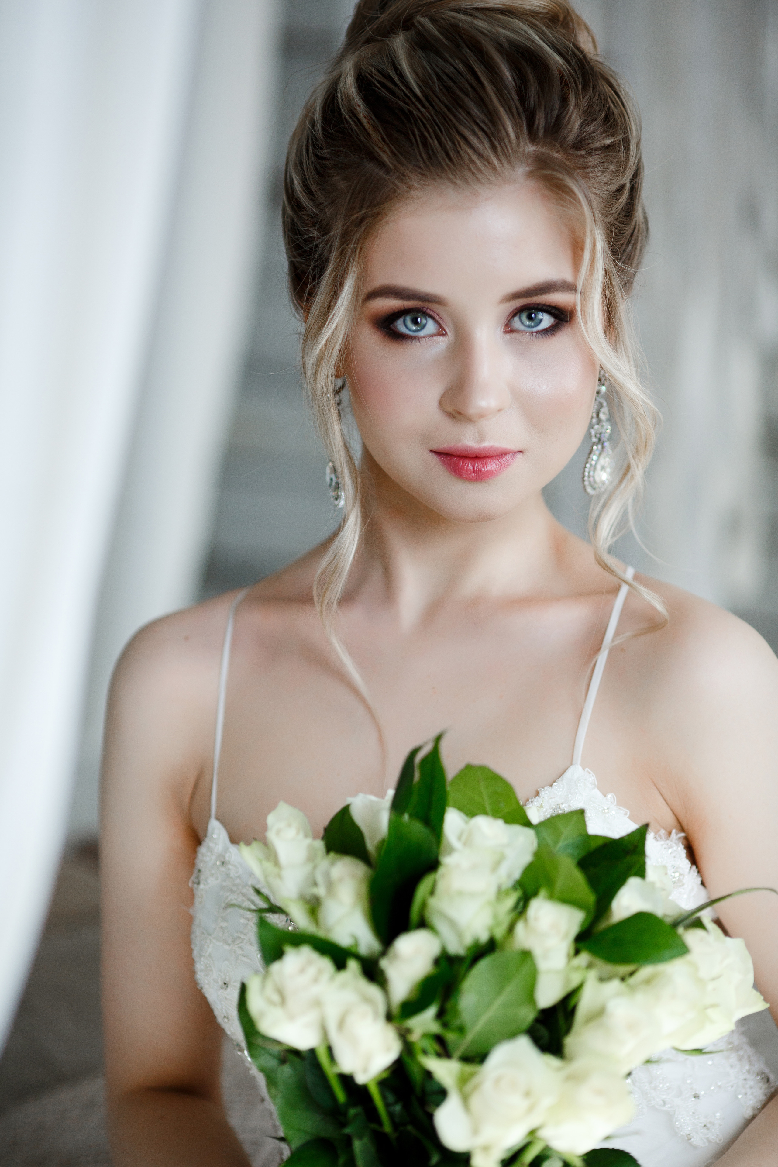 Свадебный макияж с акцентом на яркие губы москва