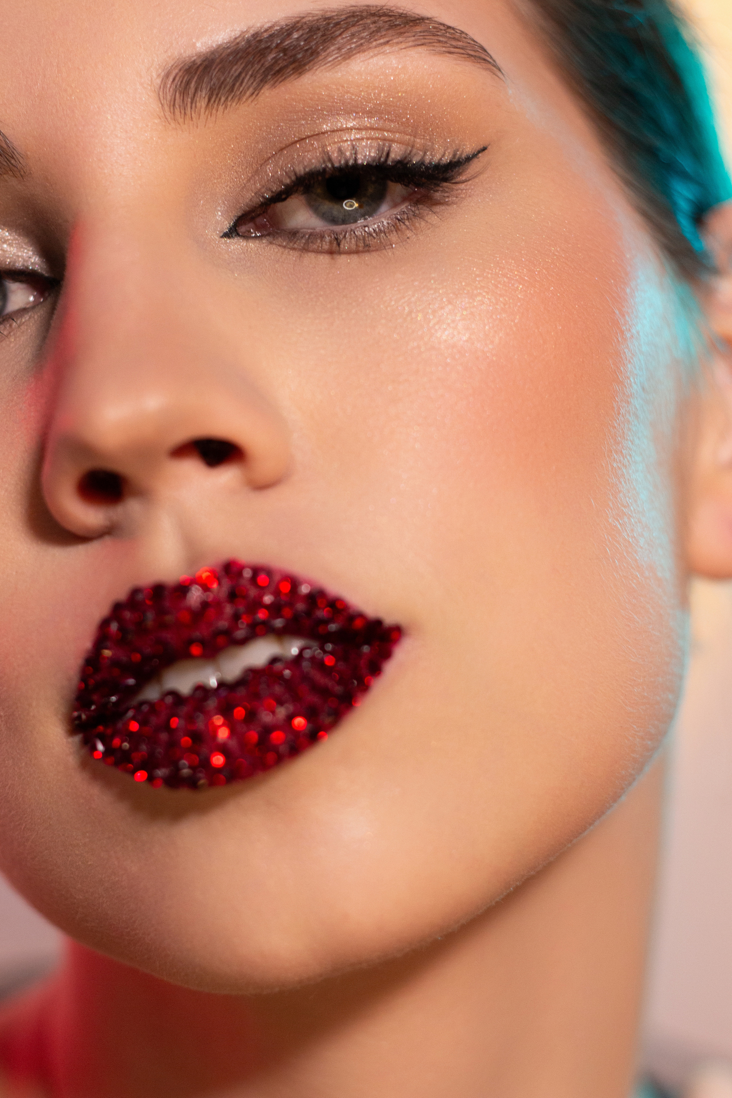 Арт — макияж в москве. СВАДЕБНЫЙ ВИЗАЖИСТ-СТИЛИСТ В МОСКВЕ ПРИЧЕСКИ МАКИЯЖ БРОВИ ВЫЕЗД