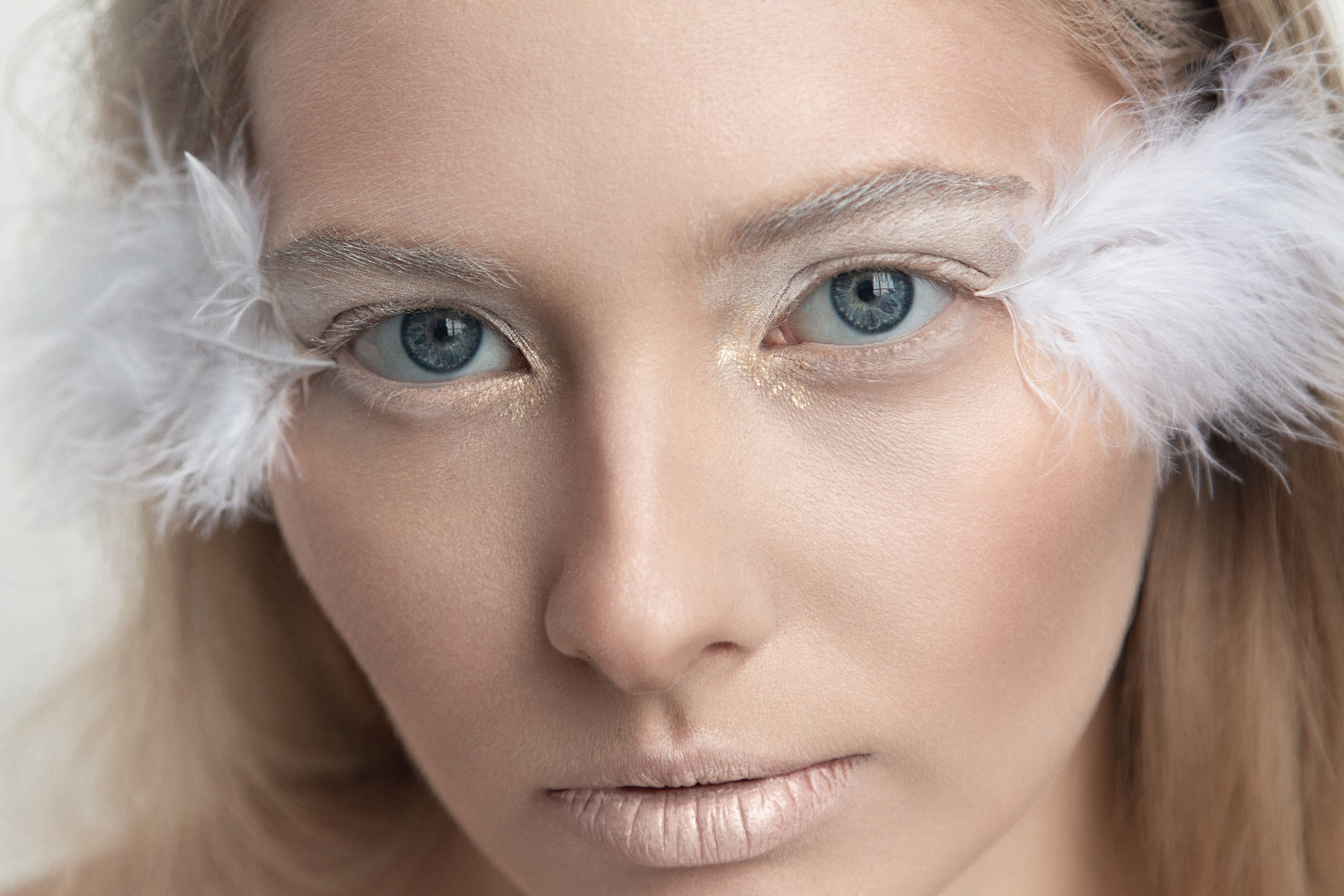 Креативный макияж: искусство метаморфозы, Роскошный красный губный макияж