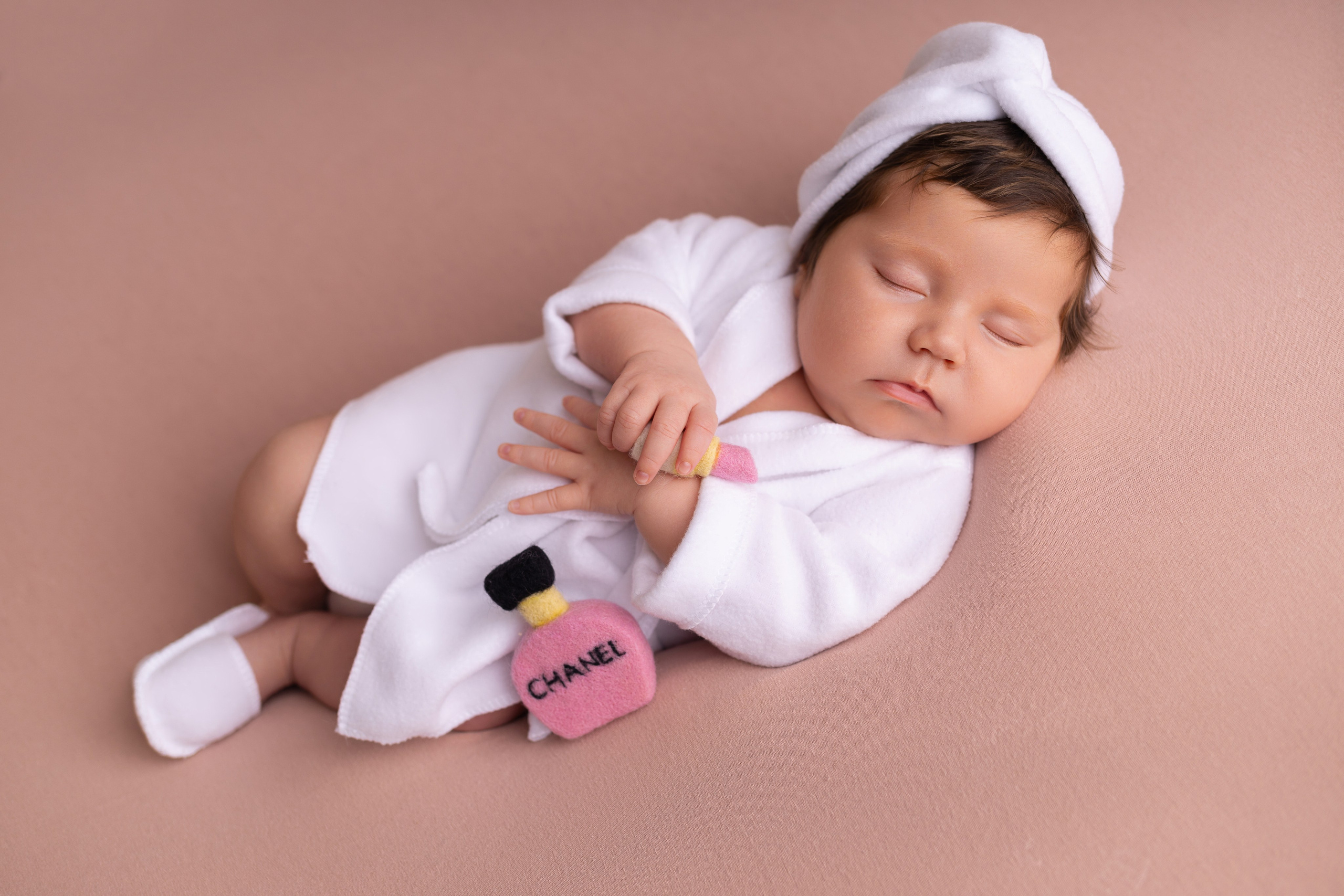 Классическая фотосессия малыша. Фотограф новорожденных малышей в Омске и Омской области Эльвира Камаева