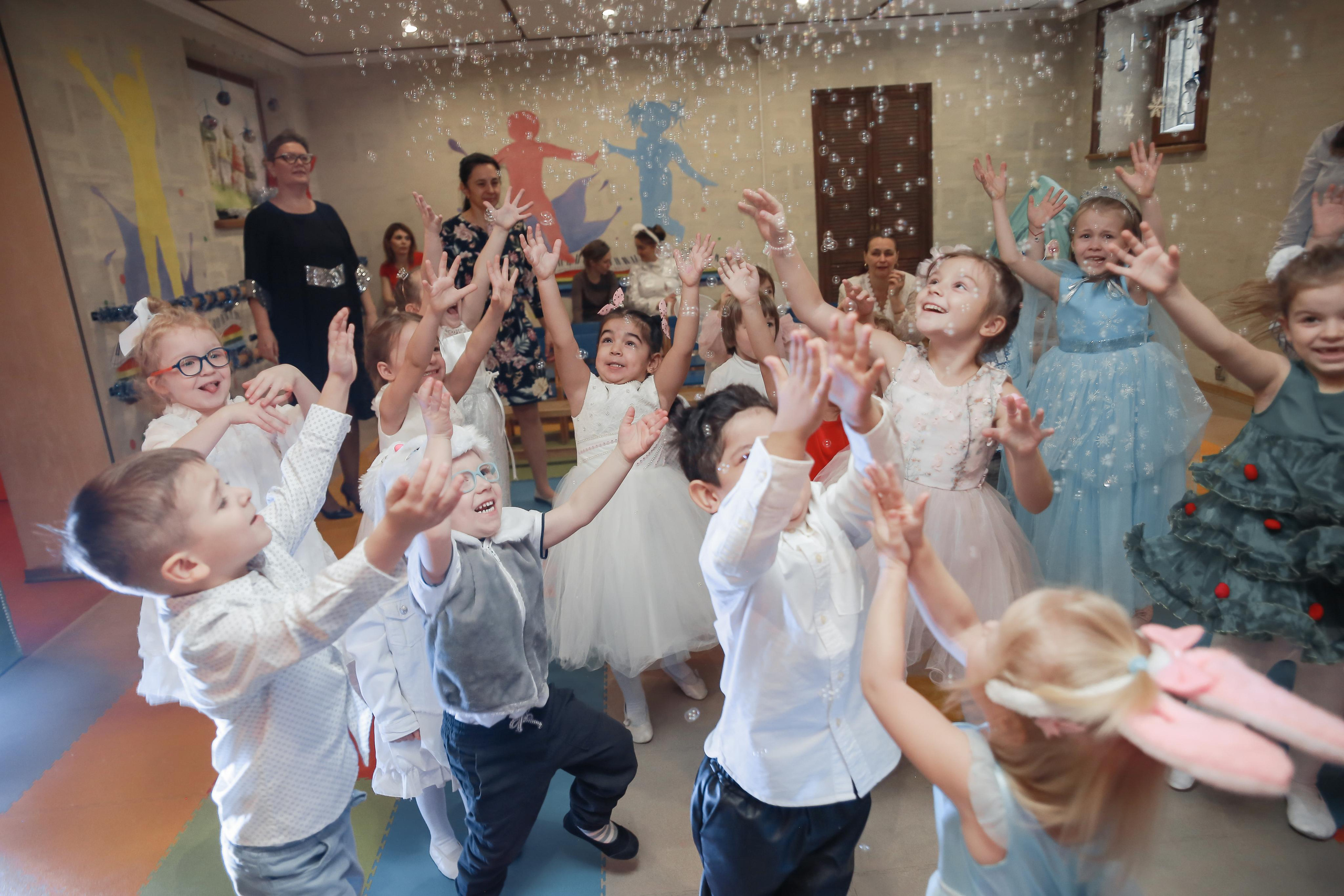 Ёлка в Любопытном Апельсине. Антонина Морозова, профессиональный семейный фотограф видеограф