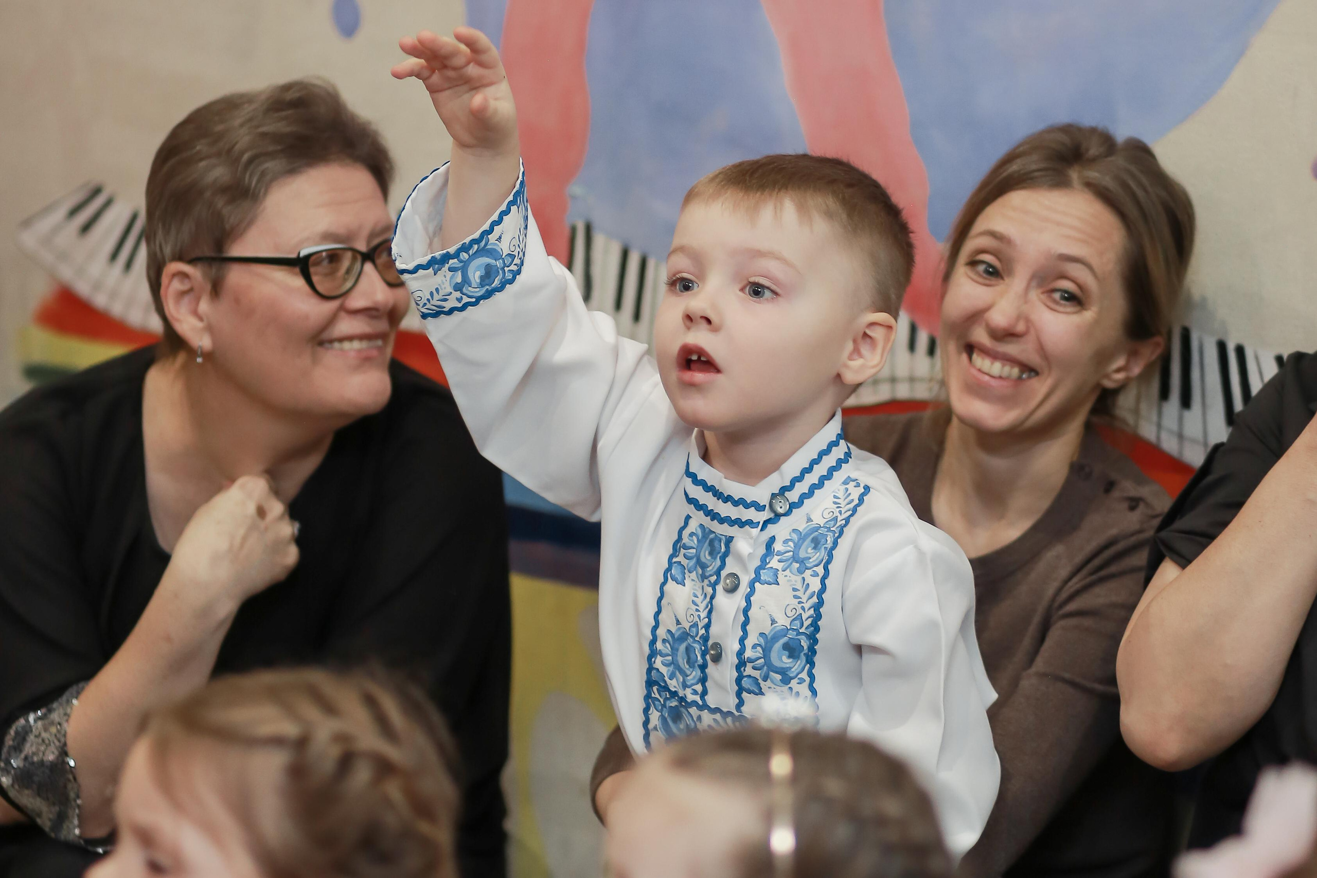 Ёлка в Любопытном Апельсине. Антонина Морозова, профессиональный семейный фотограф видеограф