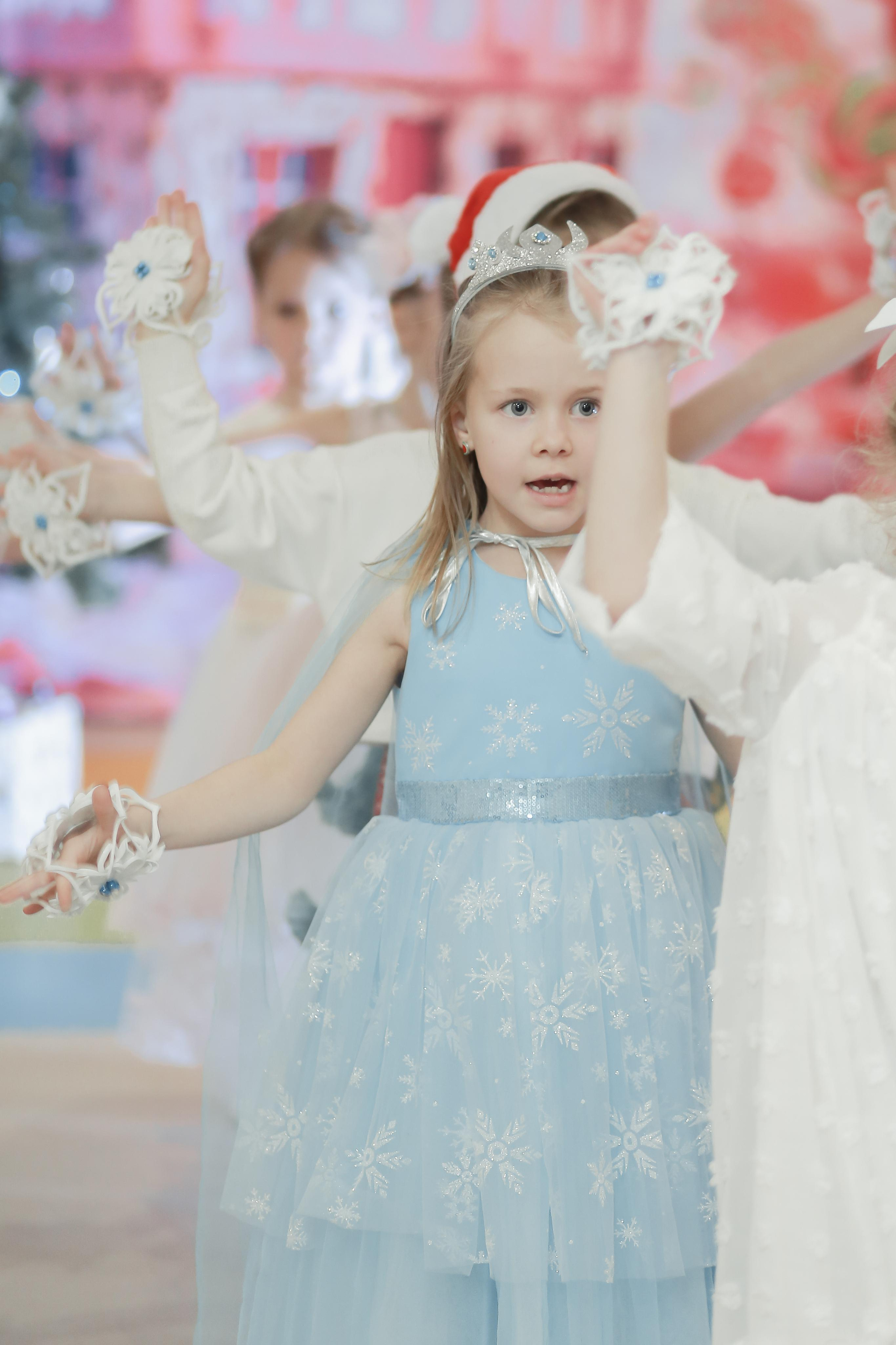 Ёлка в Любопытном Апельсине. Антонина Морозова, профессиональный семейный фотограф видеограф