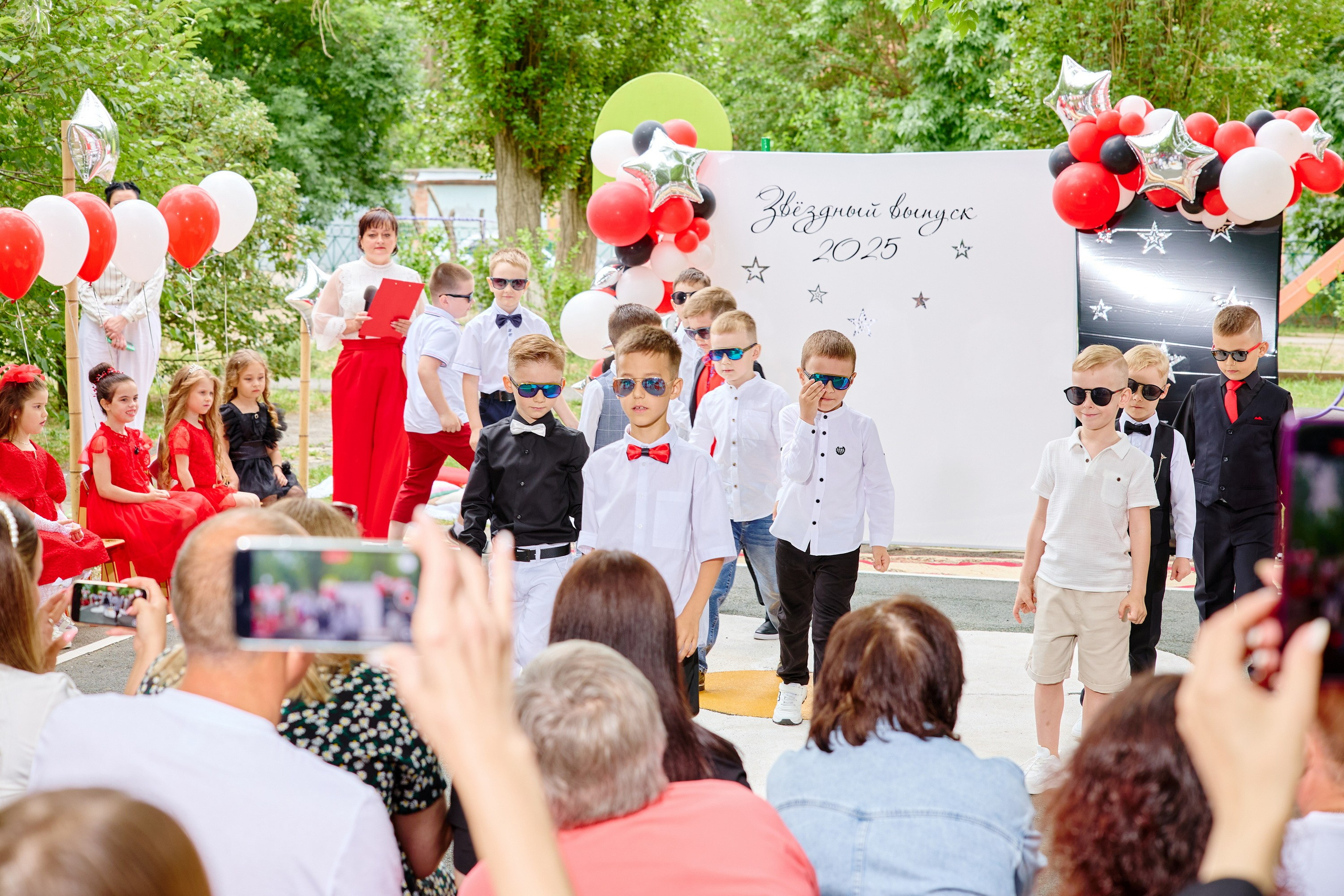 Выпускной 45 сад. Фотограф Выпускные альбомы Таганрог Сергей Коробченко