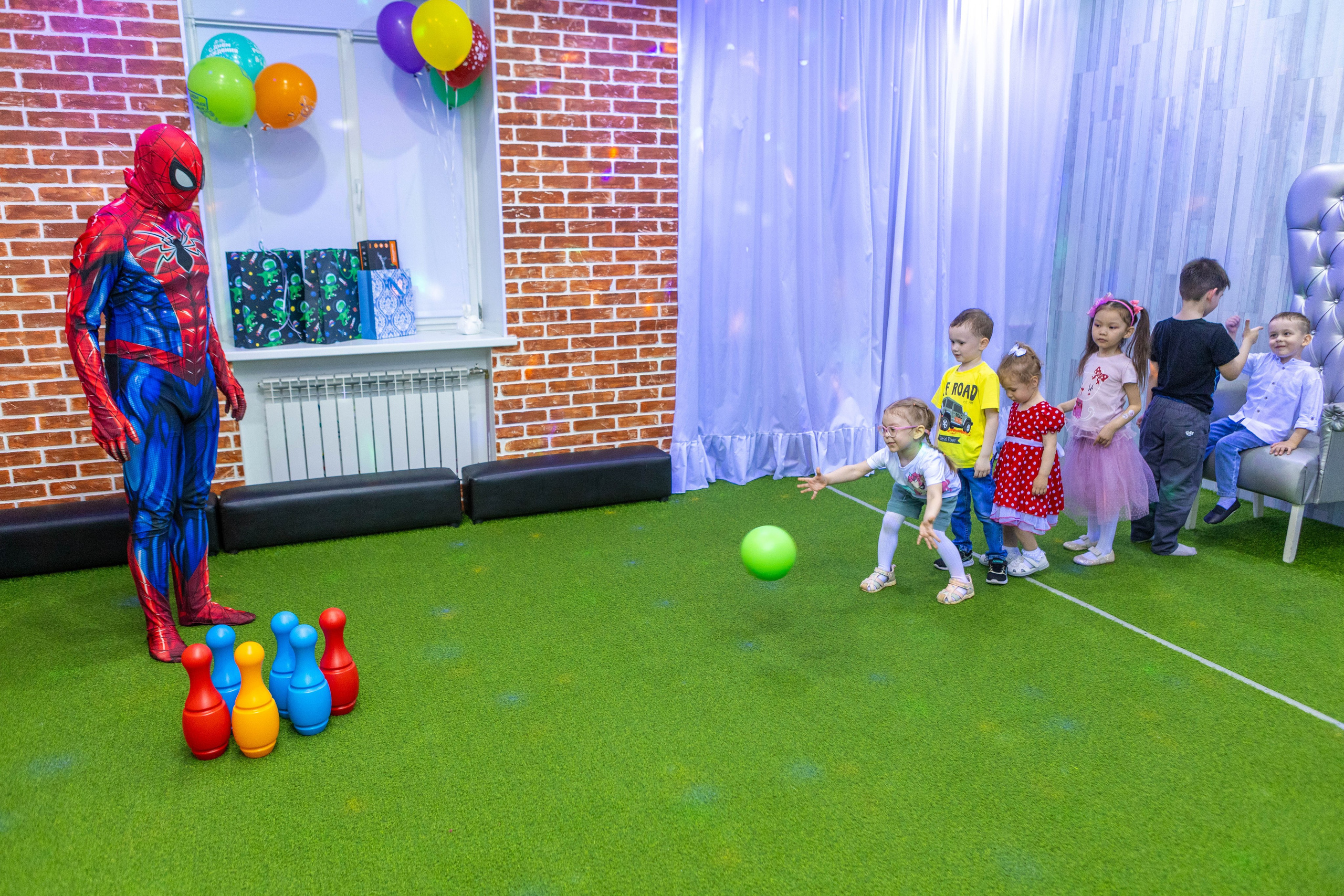 «Супергеройская вечеринка». Свадебный и предметный фотограф Ренат Каламперов