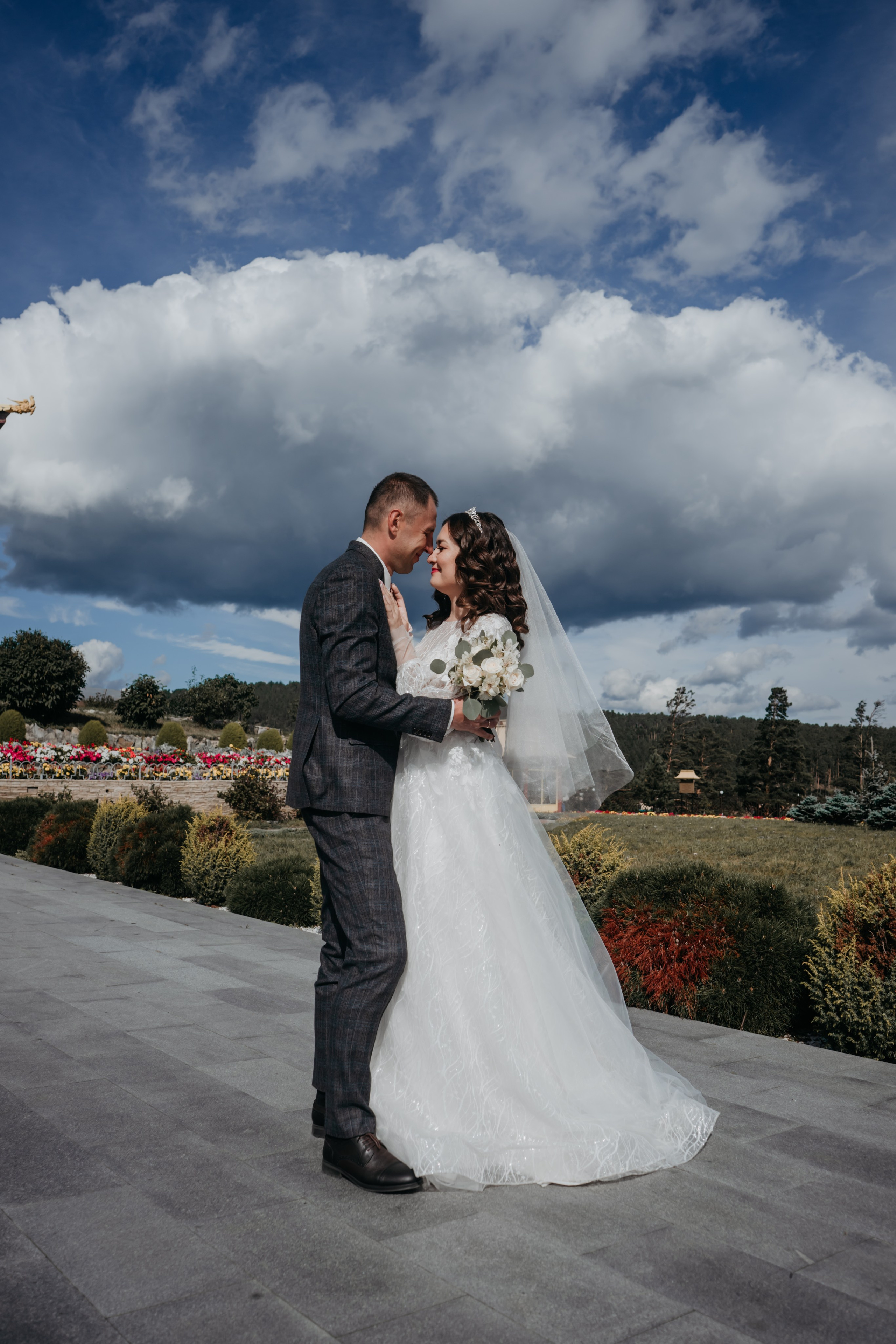 Свадебный фотографии с прогулки в окрестностях Улан-Удэ. Фотограф в Улан-Удэ. Свадебный фотограф в Улан-Удэ