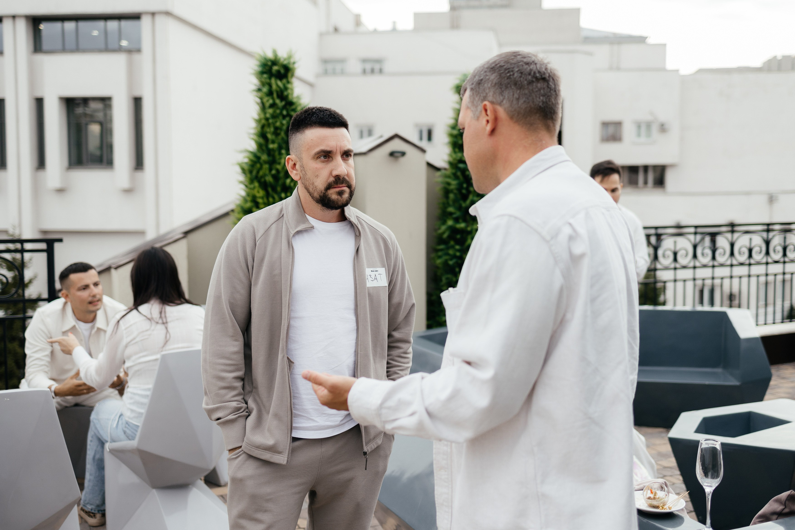 СЭНСЭЙ — бизнес клуб. Портретный и репортажный фотограф в Казани Максим Сипачев