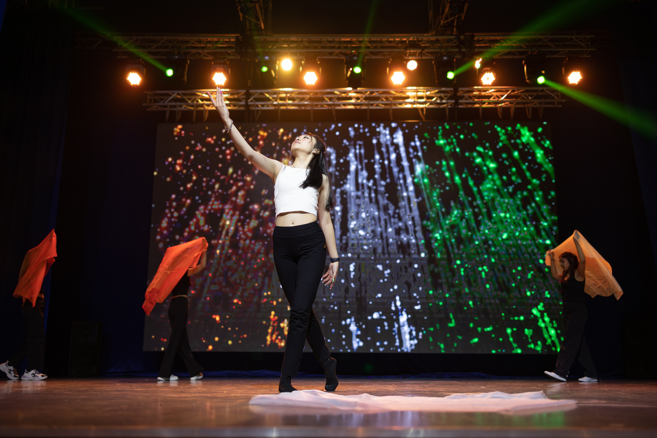 День международного студенческого единства в ДВФУ. Олег Катакинов| Репортажный фотограф в городе у моря (Владивосток)