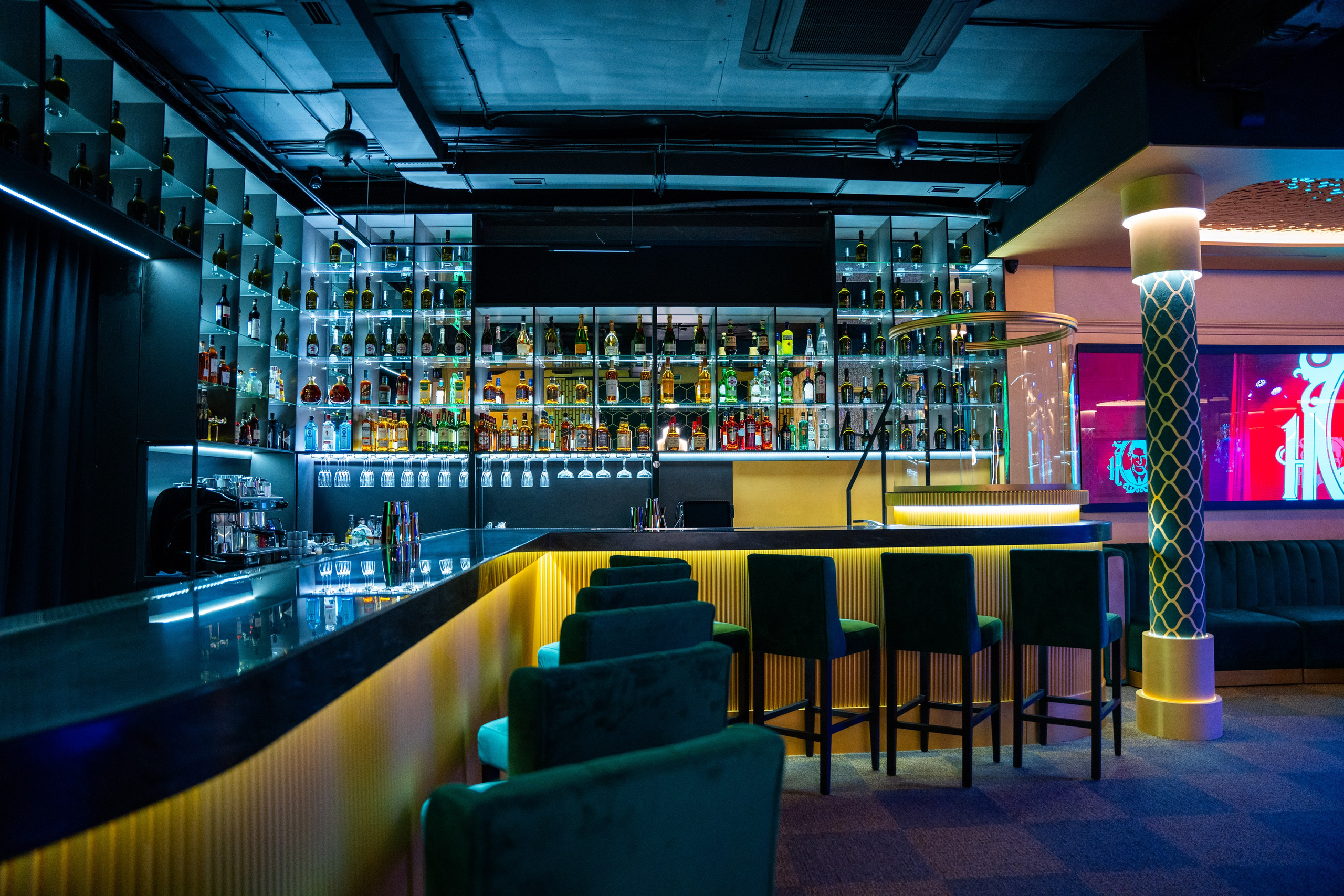 Фотосъемка интерьера стриптиз-клуба Hefner — элитный клуб Краснодара. Интерьерная фотосъемка клуба Hefner в Краснодаре — профессионально. Шедевры для Вас! Фотограф и Видеограф в Краснодаре Пахиев Руслан