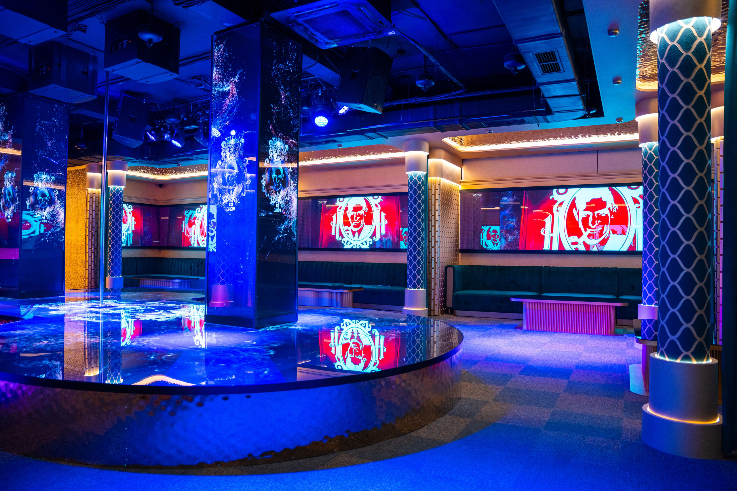 Фотосъемка интерьера стриптиз-клуба Hefner — элитный клуб Краснодара. Интерьерная фотосъемка клуба Hefner в Краснодаре — профессионально. Шедевры для Вас! Фотограф и Видеограф в Краснодаре Пахиев Руслан