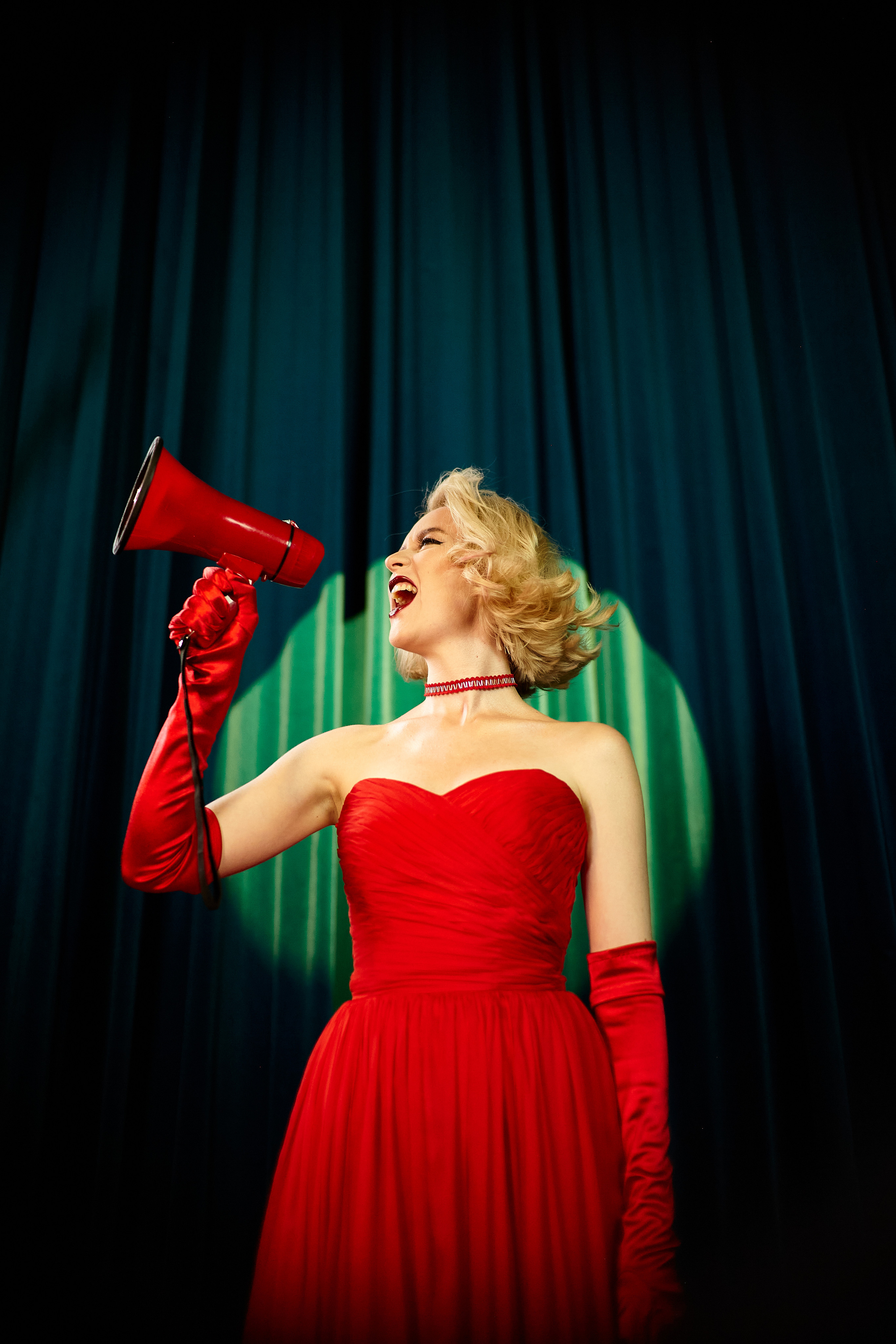 BACKSTAGE CLIP 2DAYS