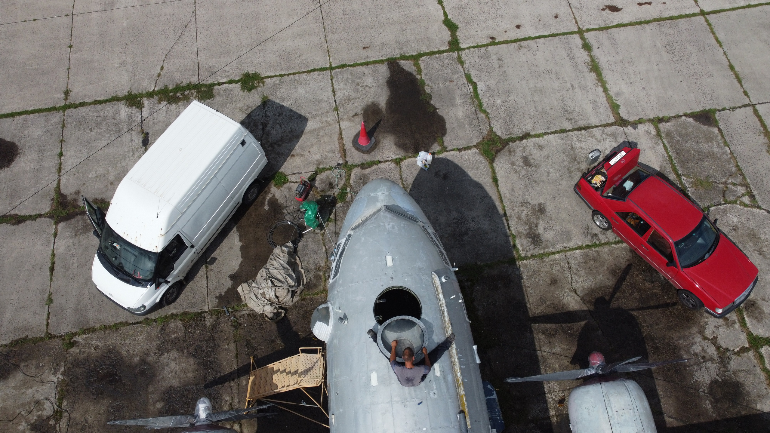 Ил-14Т «Голубая Мечта» — смывка краски (2021 г.). Фотоальбом показывающий увлекательный мир авиации и мир медведей Андрея Иванова