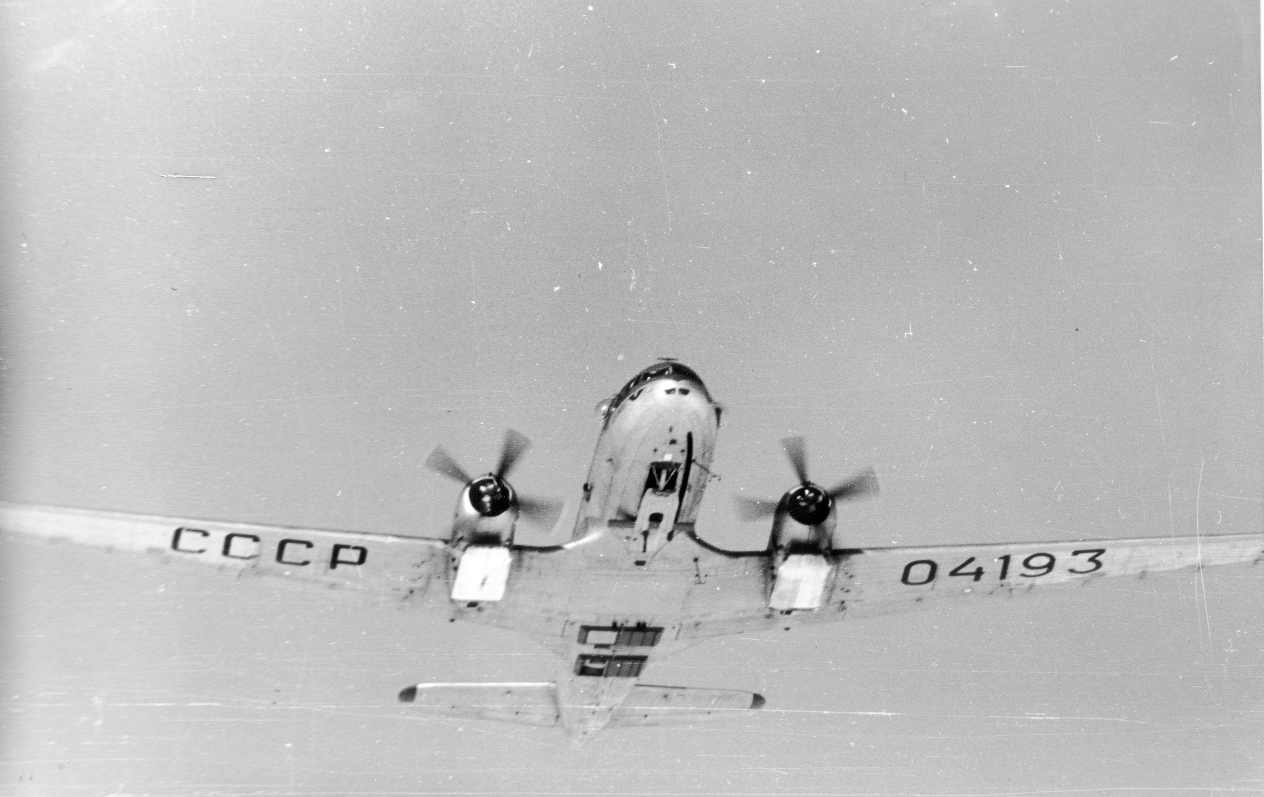 Исторические фотографии. Фотоальбом показывающий увлекательный мир авиации и мир медведей Андрея Иванова