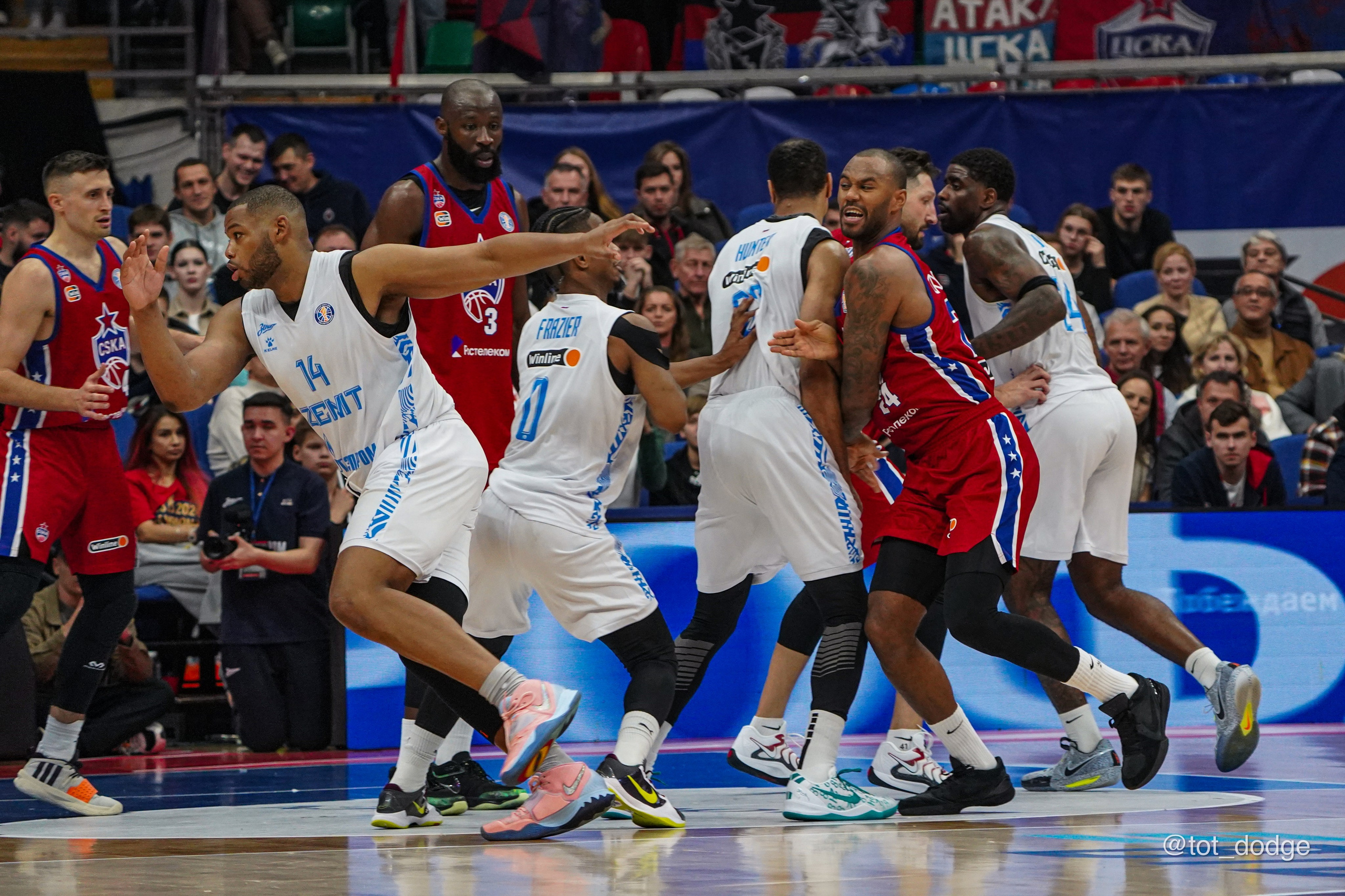 Баскетбол. ЦСКА-Зенит (13.10.24). Автомобильный фотограф Шакая Кирилл