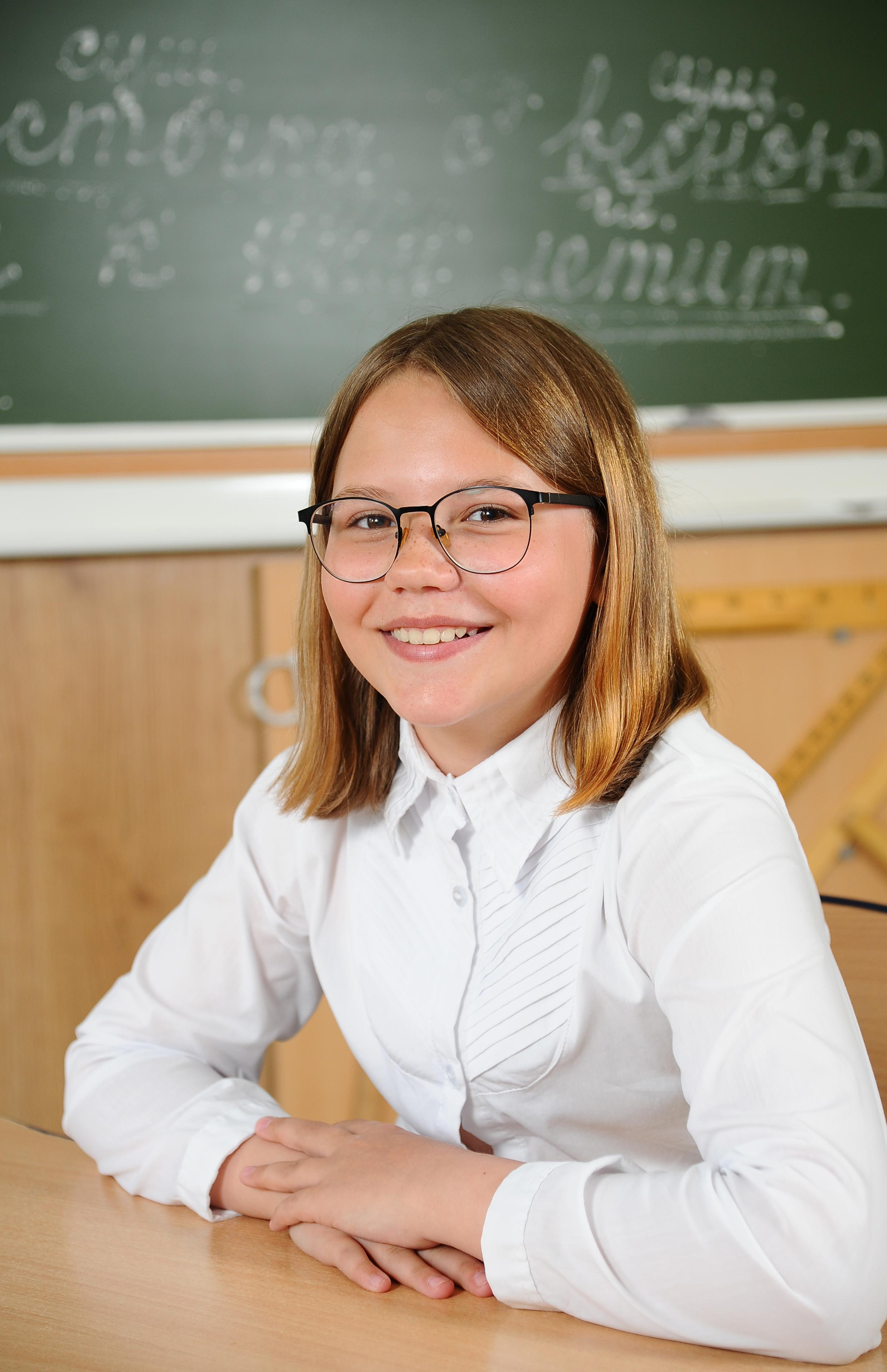 4 класс для альбома. Детский портрет