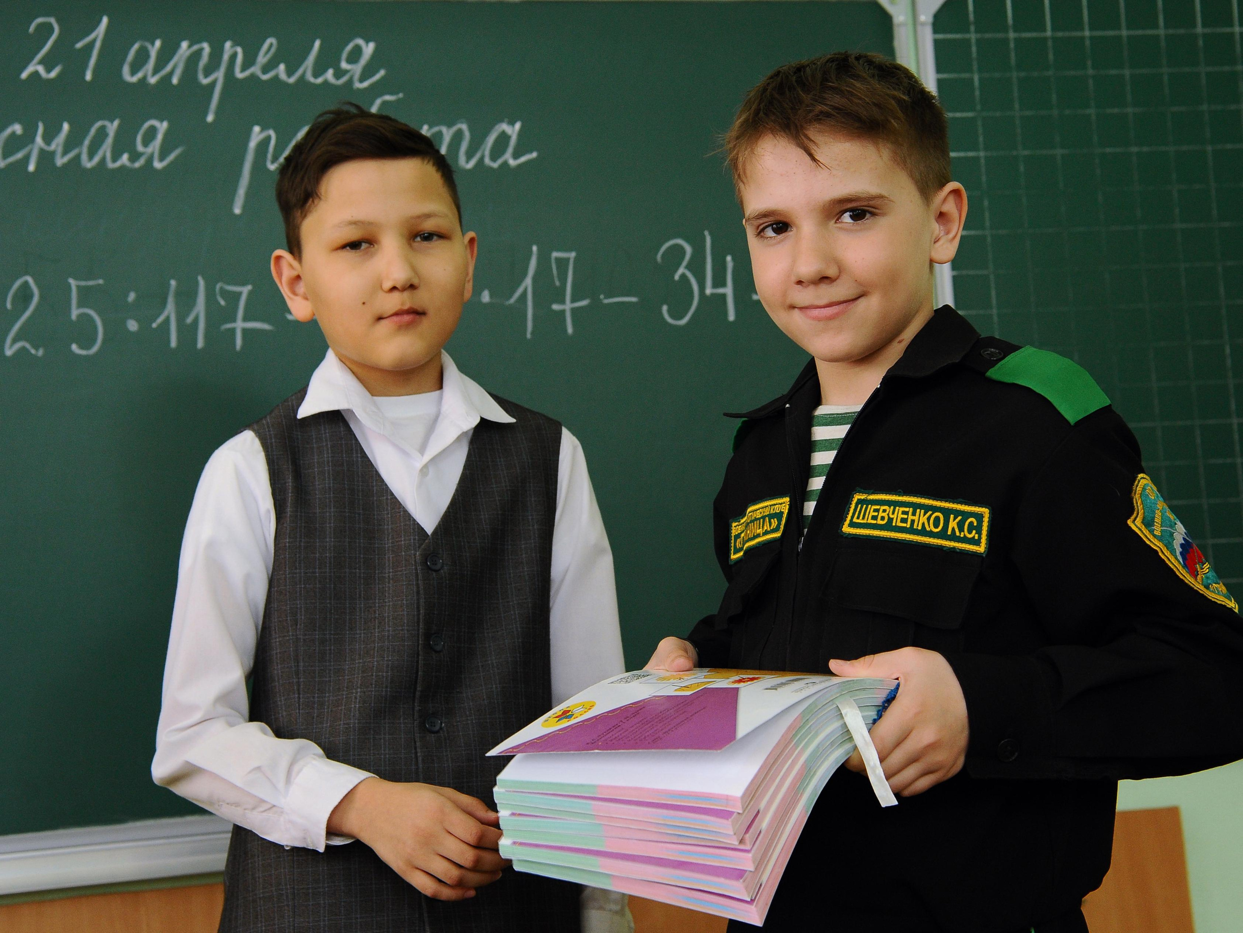 4 класс для альбома. Детский портрет