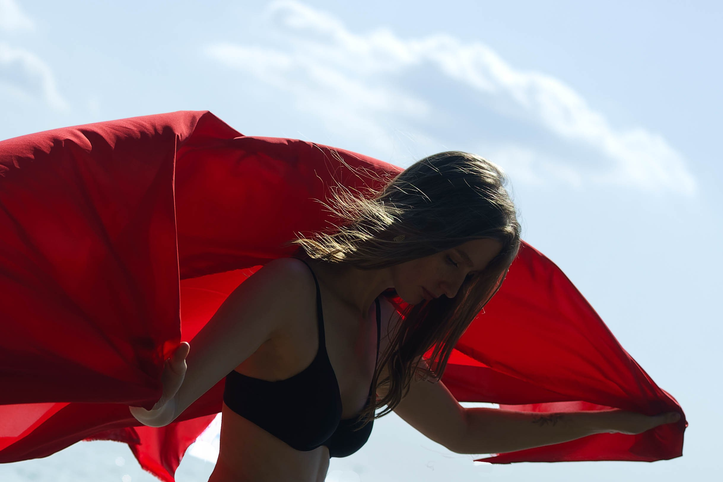 Фотосессия в яркий солнечный день на берегу .Екатеринбург. Автор фотограф: Додров. Ph: dodrov.