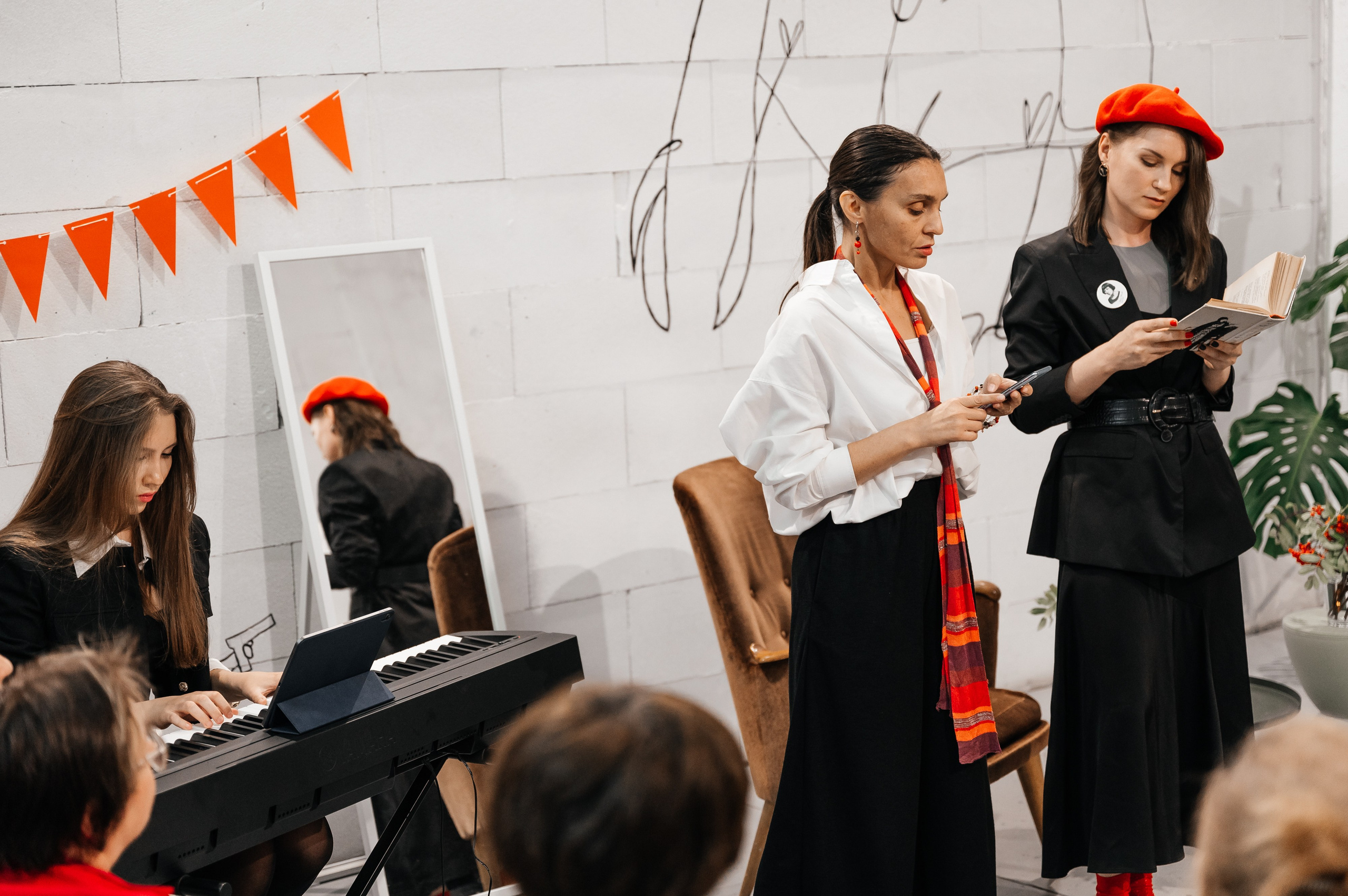 Вечер поэзии Цветаевой, клуб Читалка. Wedding and family photographer USA