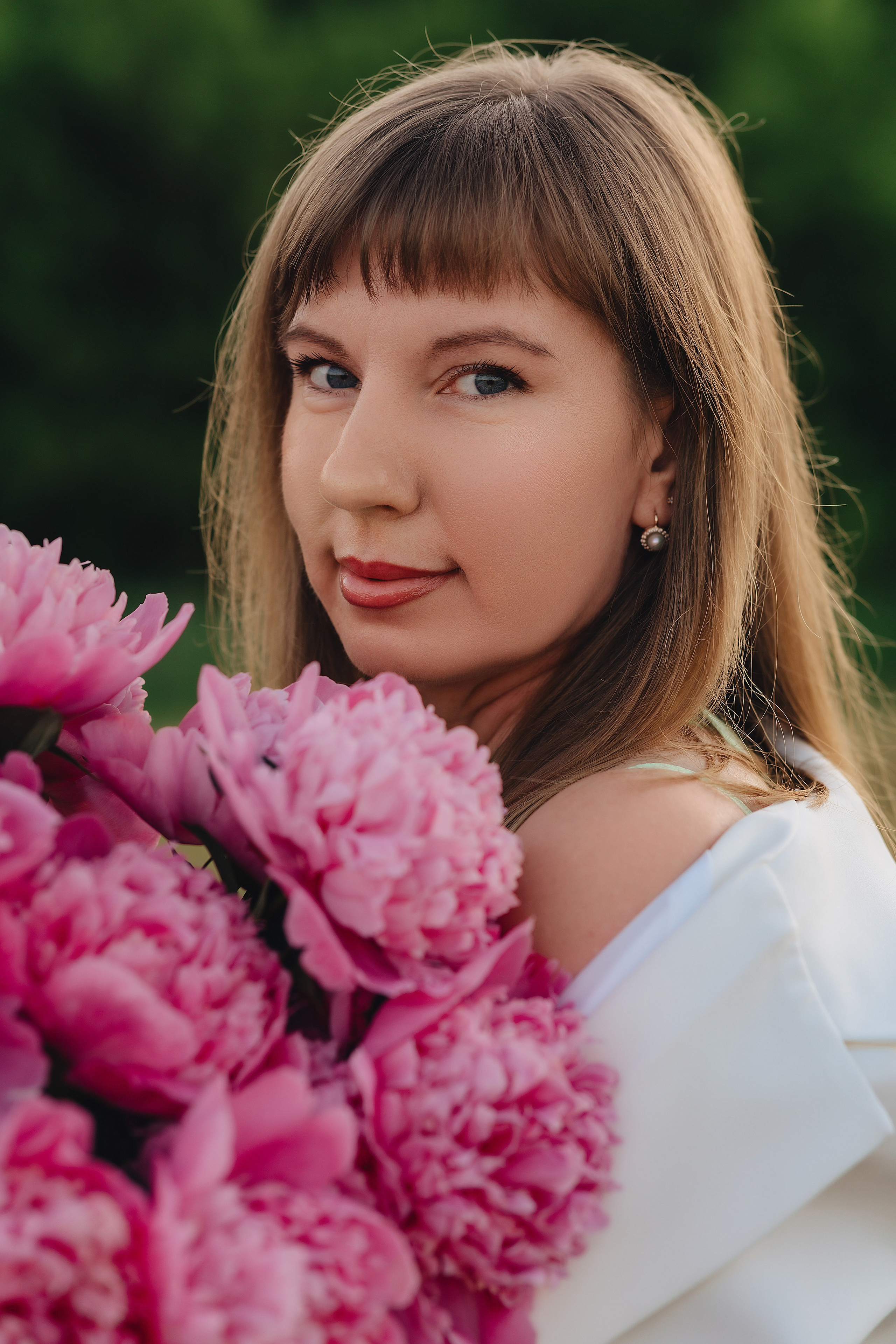 Анастасия | Съемка на закате с букетом пионов. Фотограф Карина Шмулёва. Воронеж и область