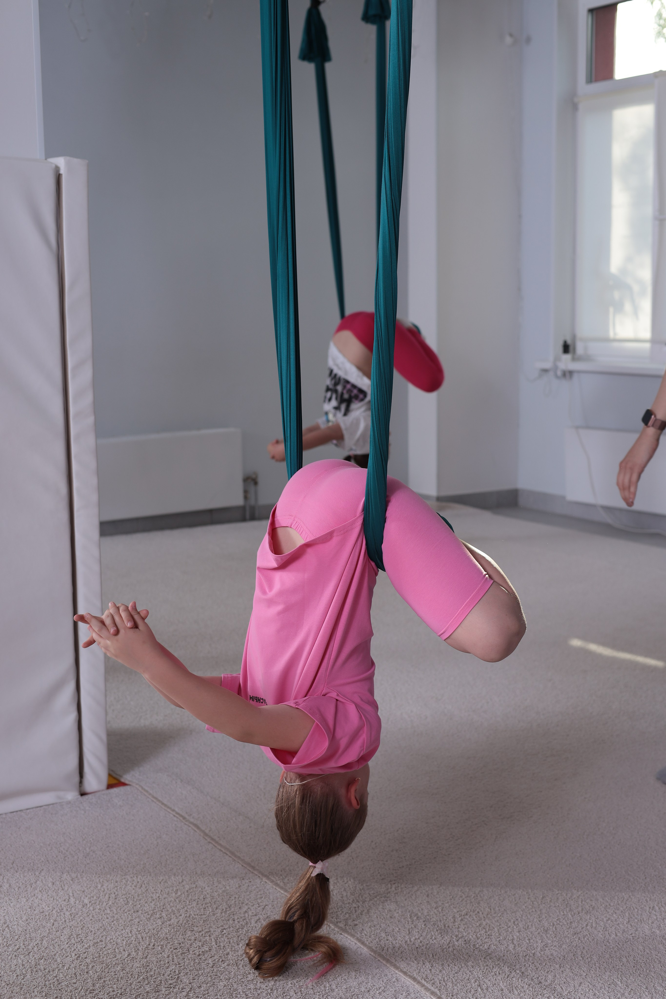 Детская аэройога. Фотограф Надршина Лилия