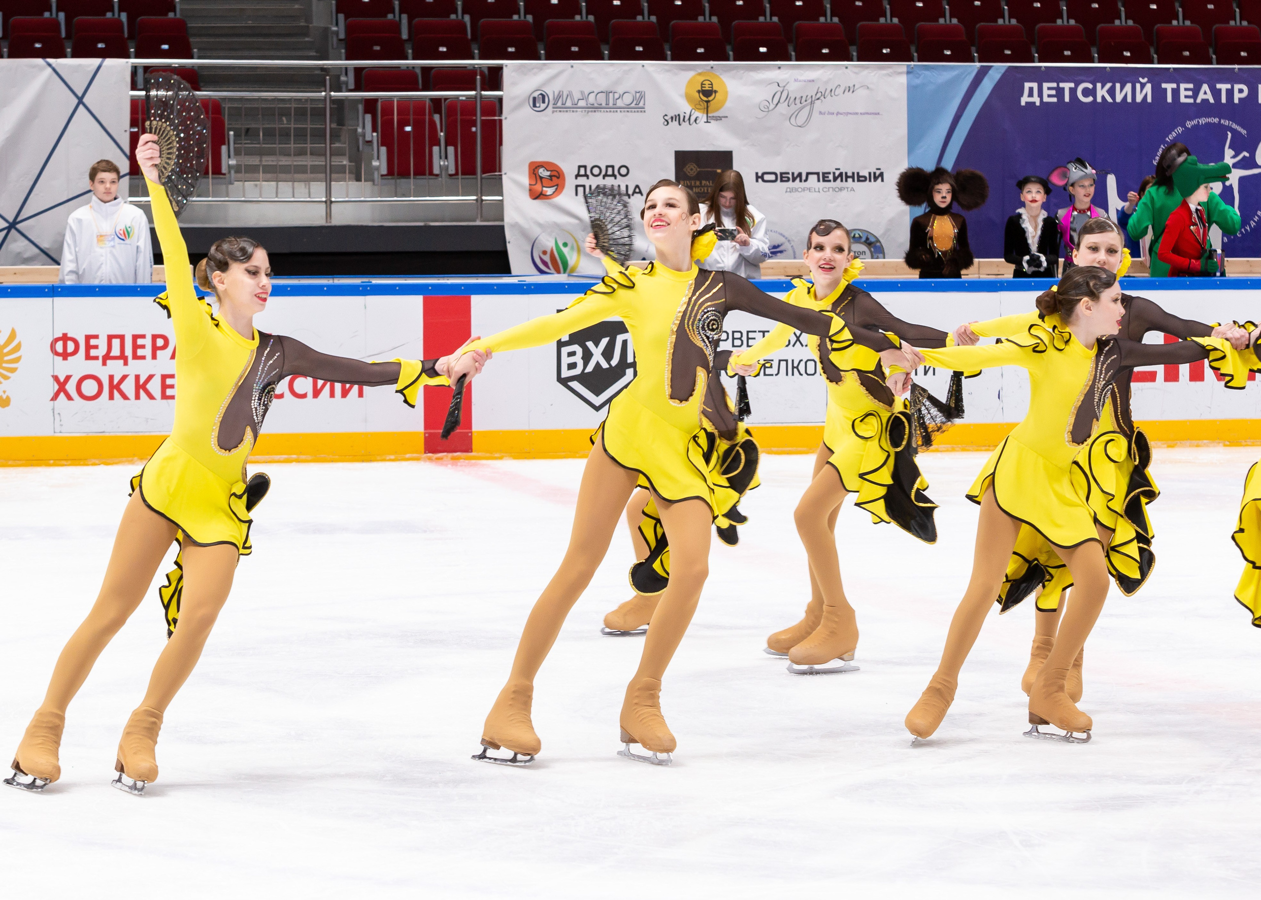 VII Ежегодный фестиваль массовых танцев на льду и фигурного катания «Петровский лёд» Санкт-Петербург 2024. Репортажный фотограф в Москве