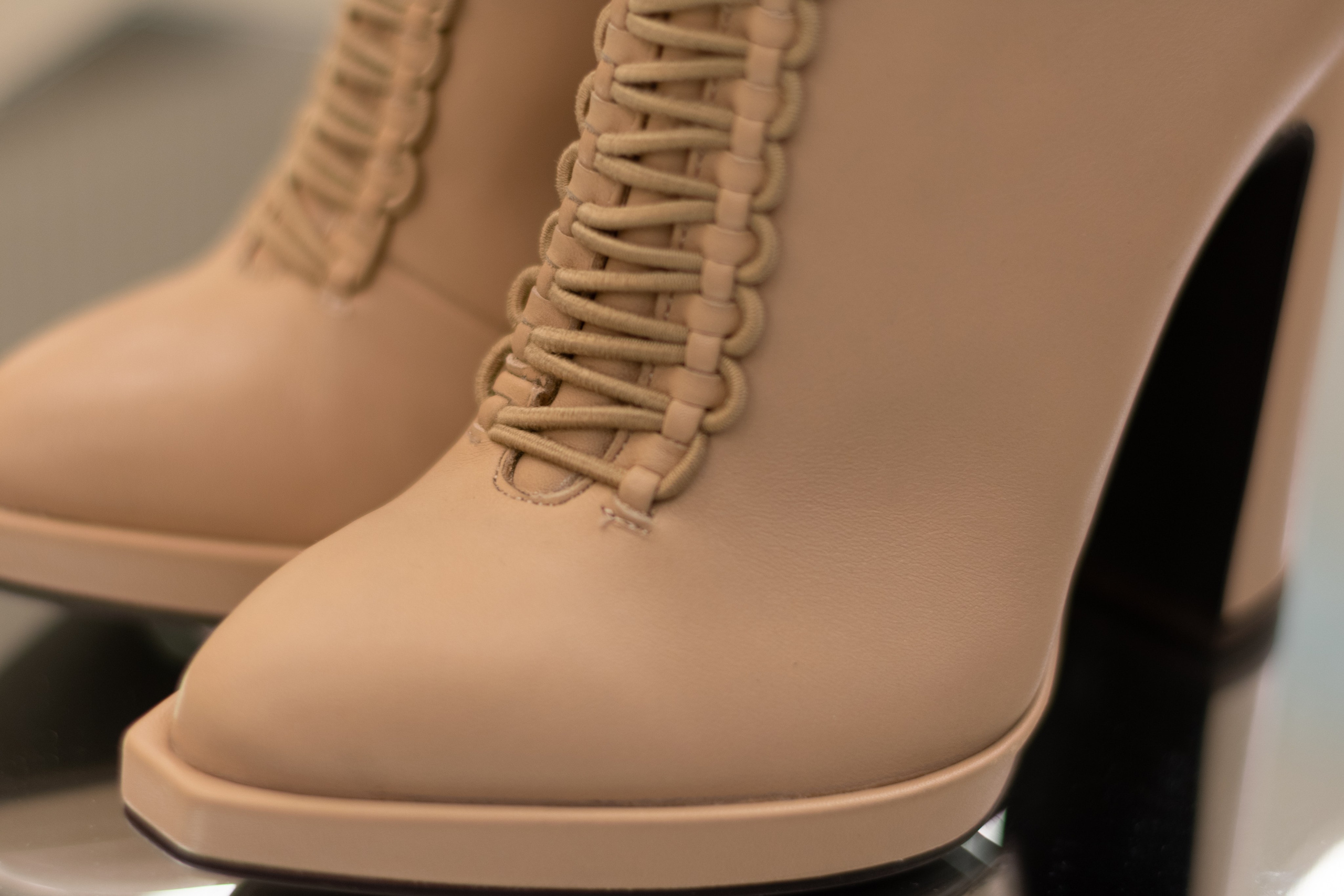 Для организаций. Предметная фотосессия для обувного магазина Capsula. Фотограф/видеограф Богдан Голованов