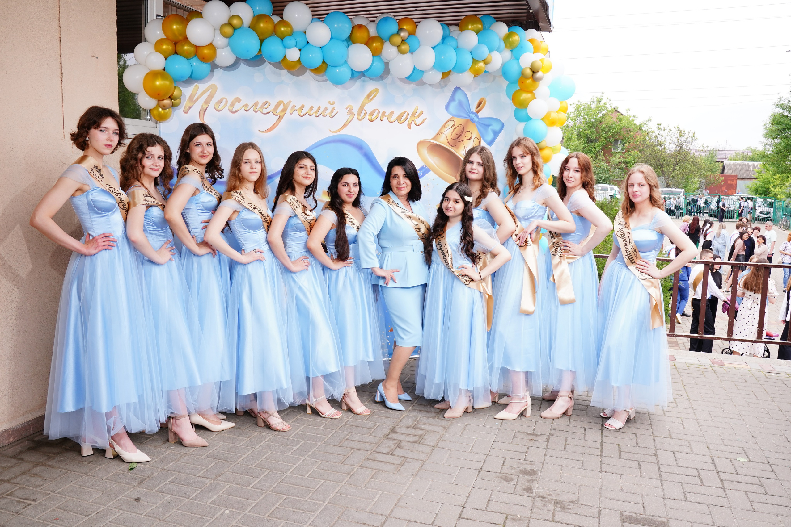 Последний звонок. MEMENTO.Выпускные альбомы, школьные, юбилейные и другие книги. Ростов-на-Дону