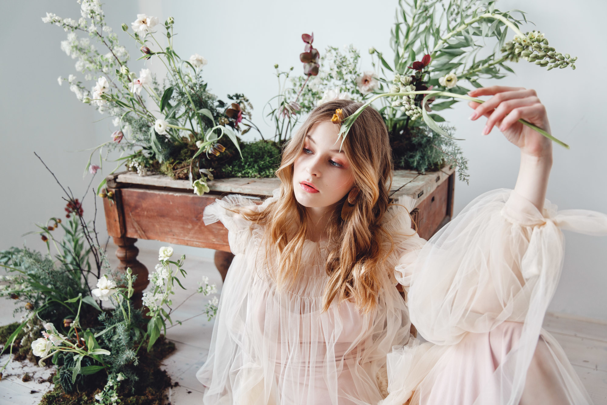 Романтичная фотосессия в цветах