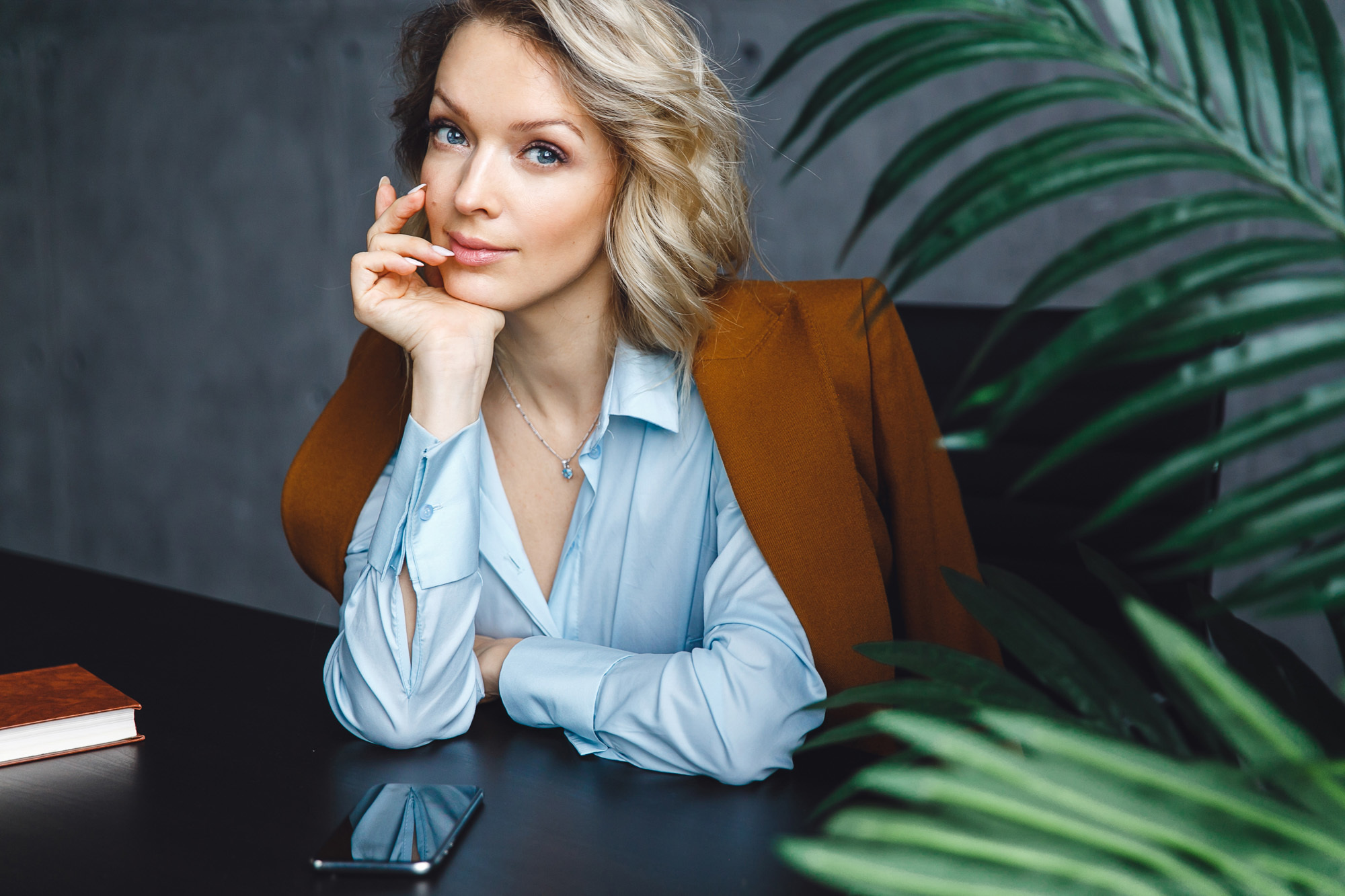 Деловая фотосессия в студии для бизнес леди, Москва