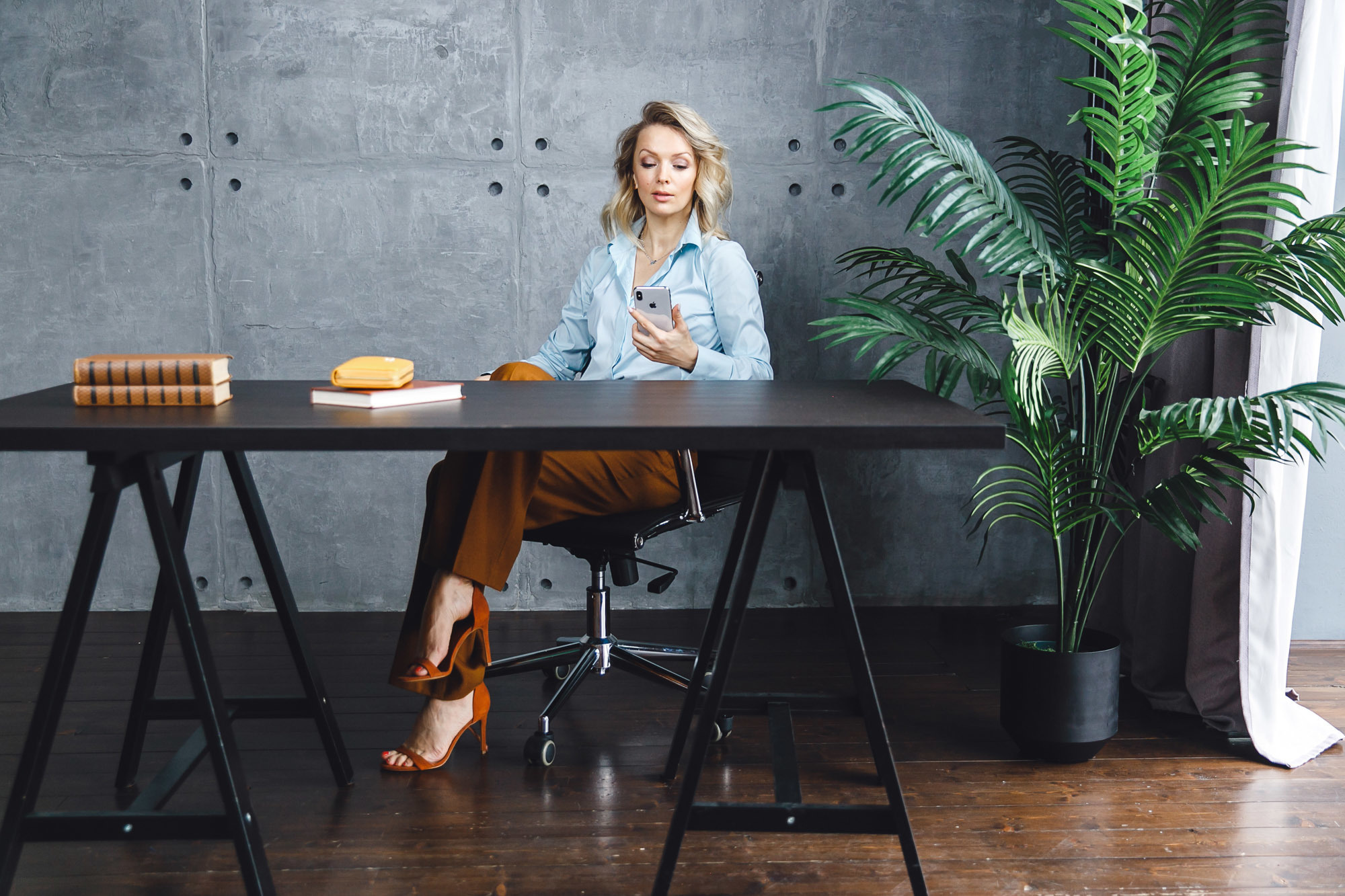 Деловая фотосессия в студии для бизнес леди, Москва