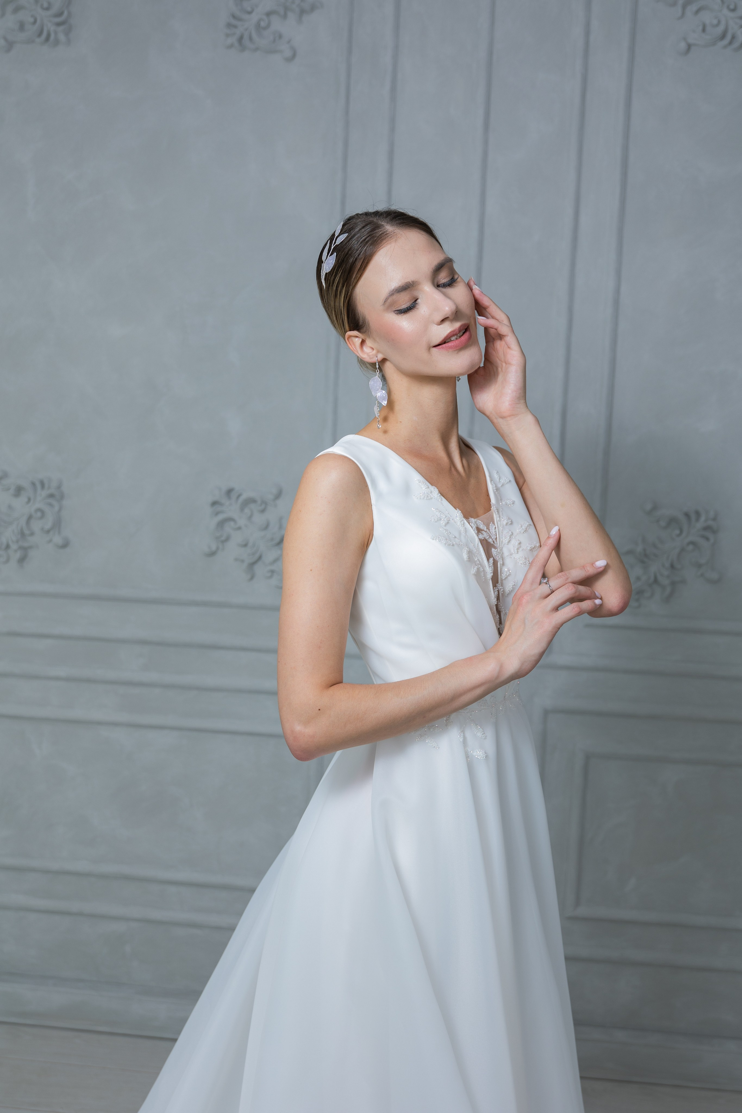 свадебный салон, позы, портрет девушки, свадебные платья, фотосессия, девушка, фотограф