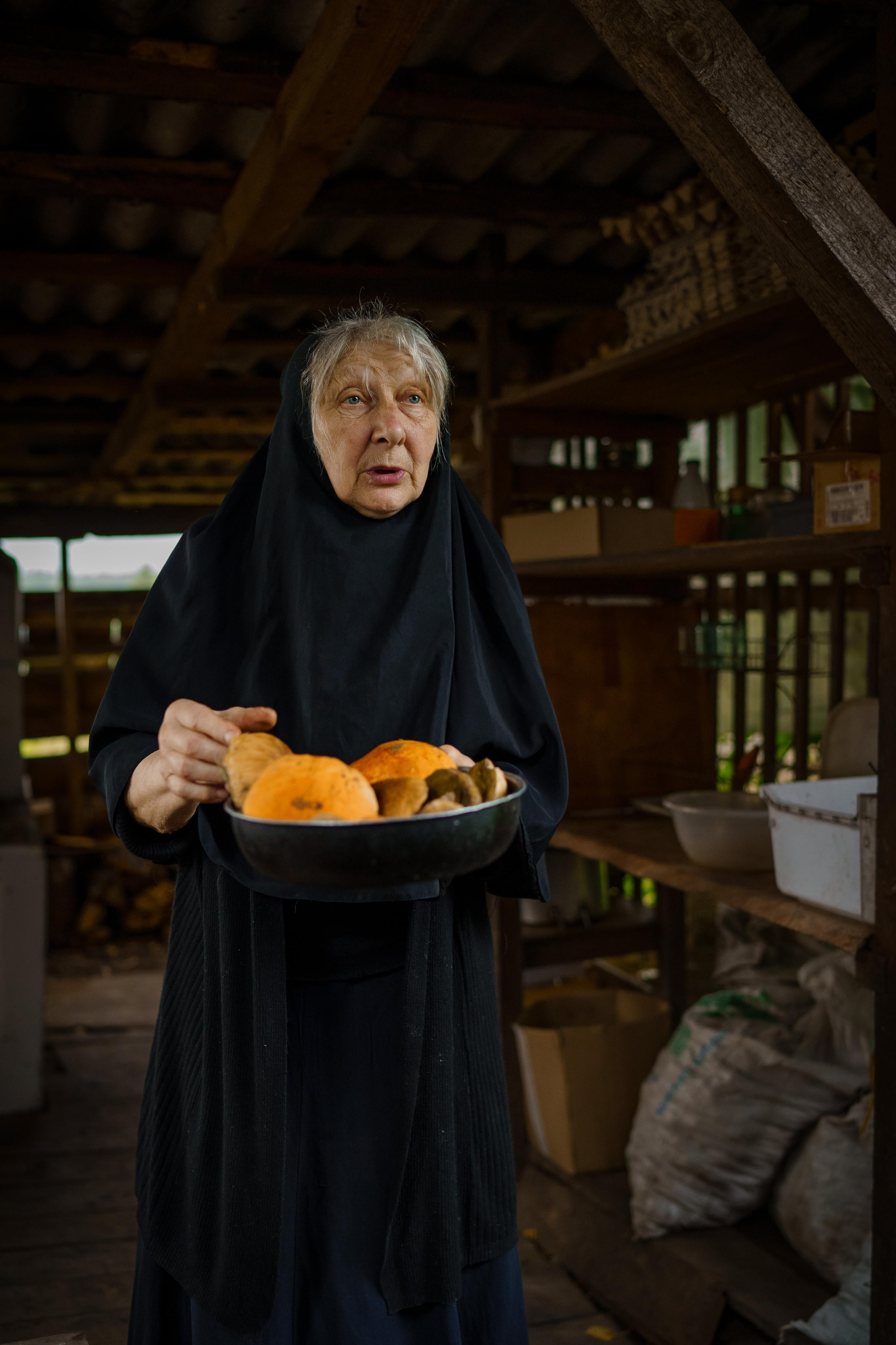 Матушка Анна и матушка Юлия. Где-то в России