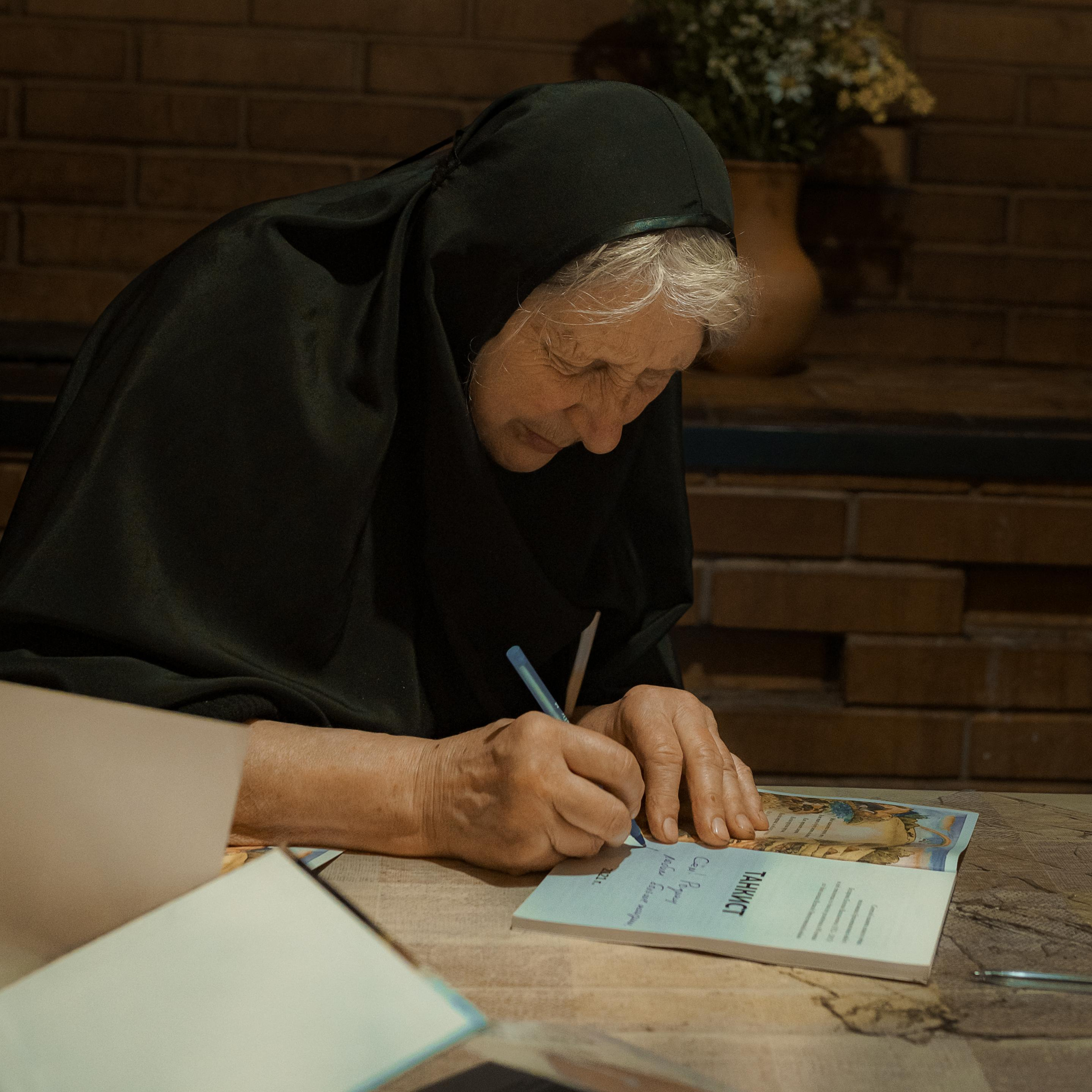 Матушка Анна и матушка Юлия. Где-то в России