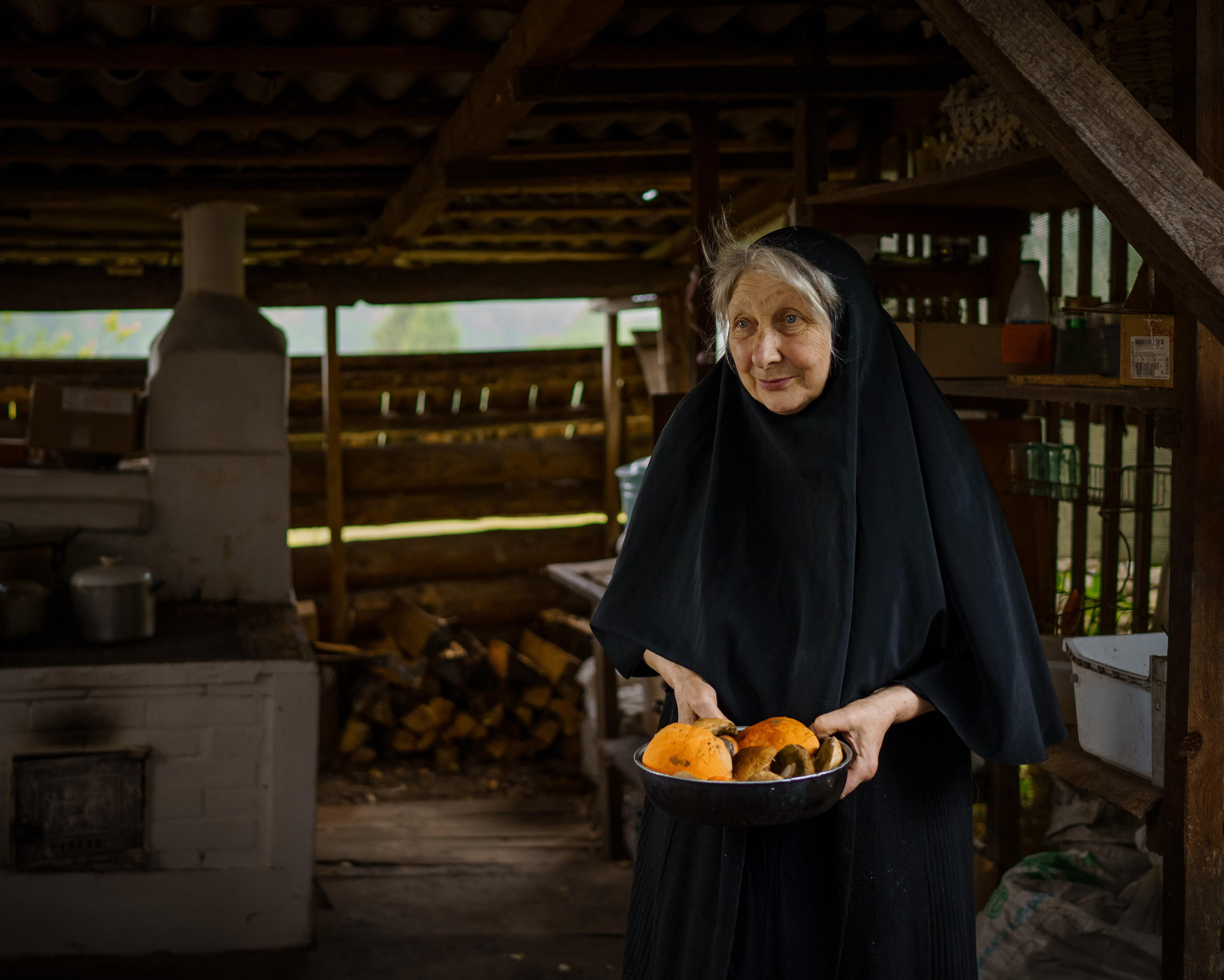 Матушка Анна и матушка Юлия. Где-то в России