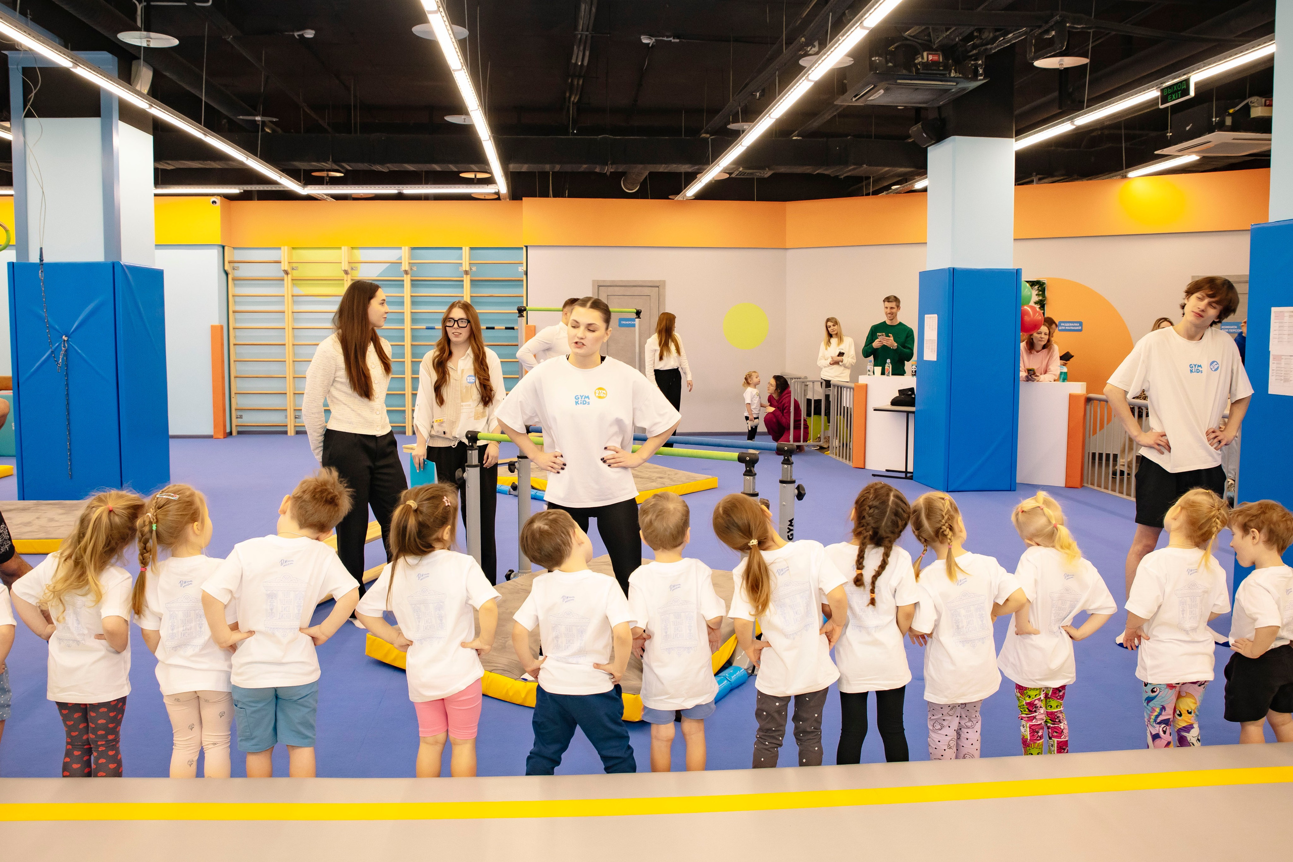 Соревнования по гимнастике в Gymkids Чертаново. Профессиональный фотограф в Москве | Заказать фотосессию и съемку
