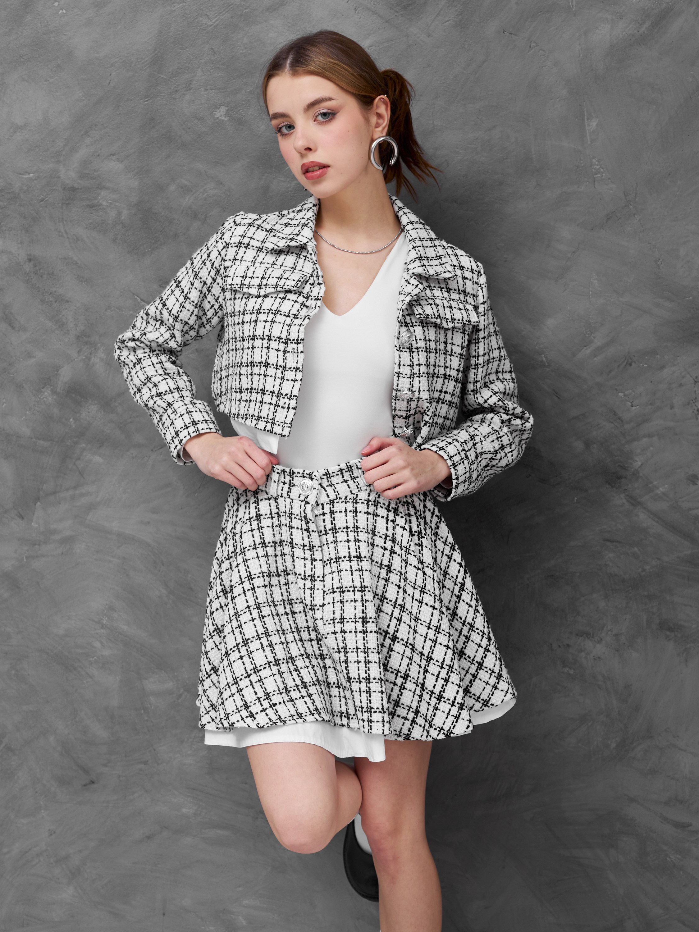 Фотосъемка костюма с юбкой пиджаком Екатеринбург Wildberries ВБ Ozon Озон фотосессия одежды Екб заказать цена фотосъемка товара WB костюмы. Фотограф Екатеринбург Анастасия Жерновская | Маркетплейсы и нейрофото